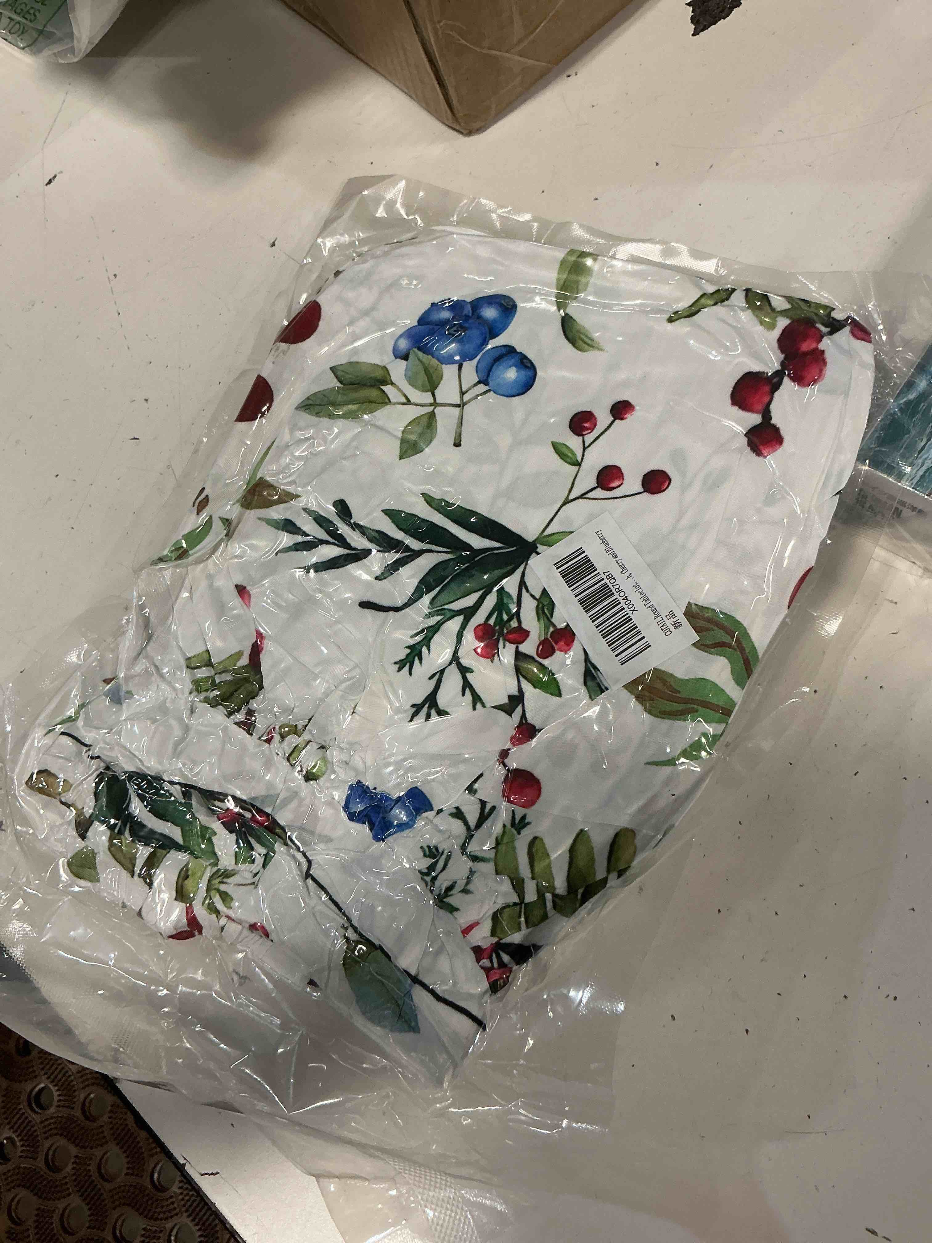 Condition photo showing New/Like New for round tablecloth with elastic edge, 36-60inch waterproof table cloth for dinner, outdoor, picnic, 60inch, cherry and blueberry a-cherry and blueberry 60" (round)