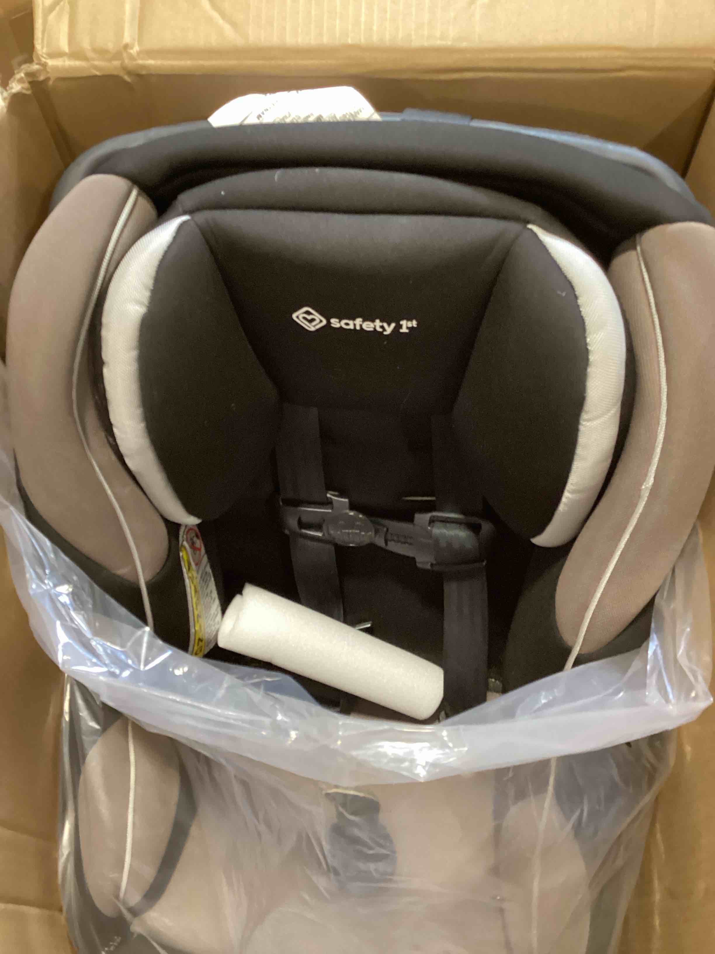 Condition photo showing Good Condition for graco slimfit3 lx 3-in-1 convertible car seat, slim car seat fits 3 across, rear facing, forward facing, to highback booster seat, perfect for baby travel & gift for new parents, kunningham slimfit3 lx kunningham 2.0