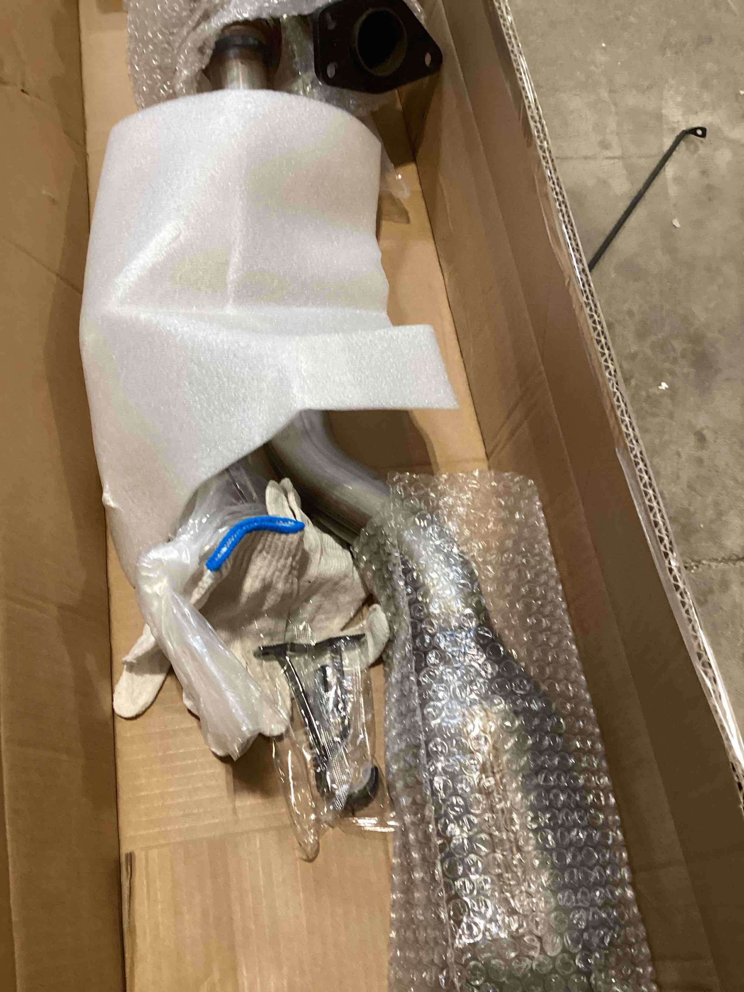 Condition photo showing Good Condition for catalytic converter compatible tundra 3.4l front & rear in stock (epa compliant) 00-04 tundra 3.4l