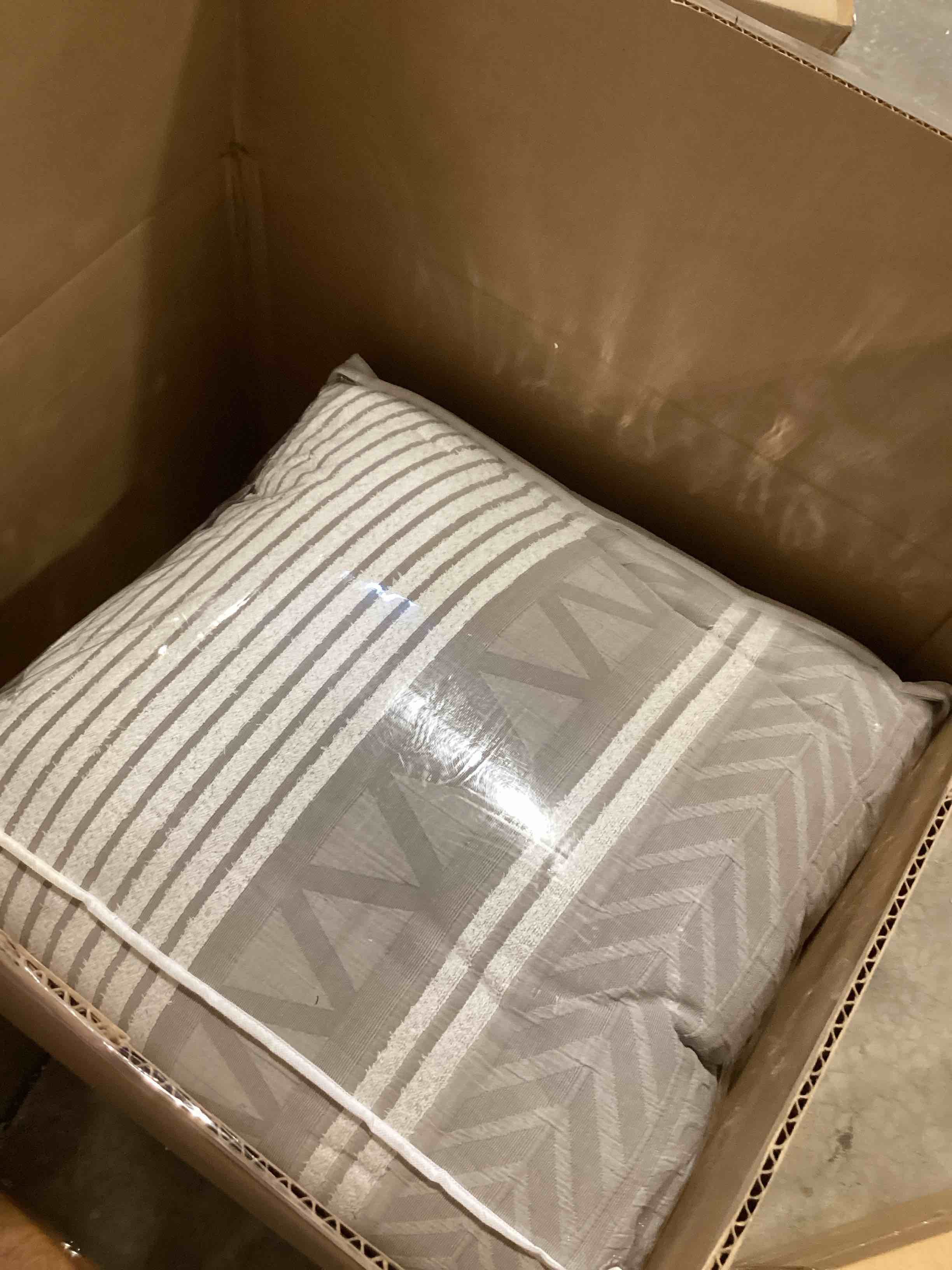 Condition photo showing Good Condition for lanco modern lifestyle cotton comforter set king size, gorgeous geometric jacquard, grey soft lightweight bedding set for all seasons, 6 pieces with bedskirt, pillow shams and decor pillows grey king