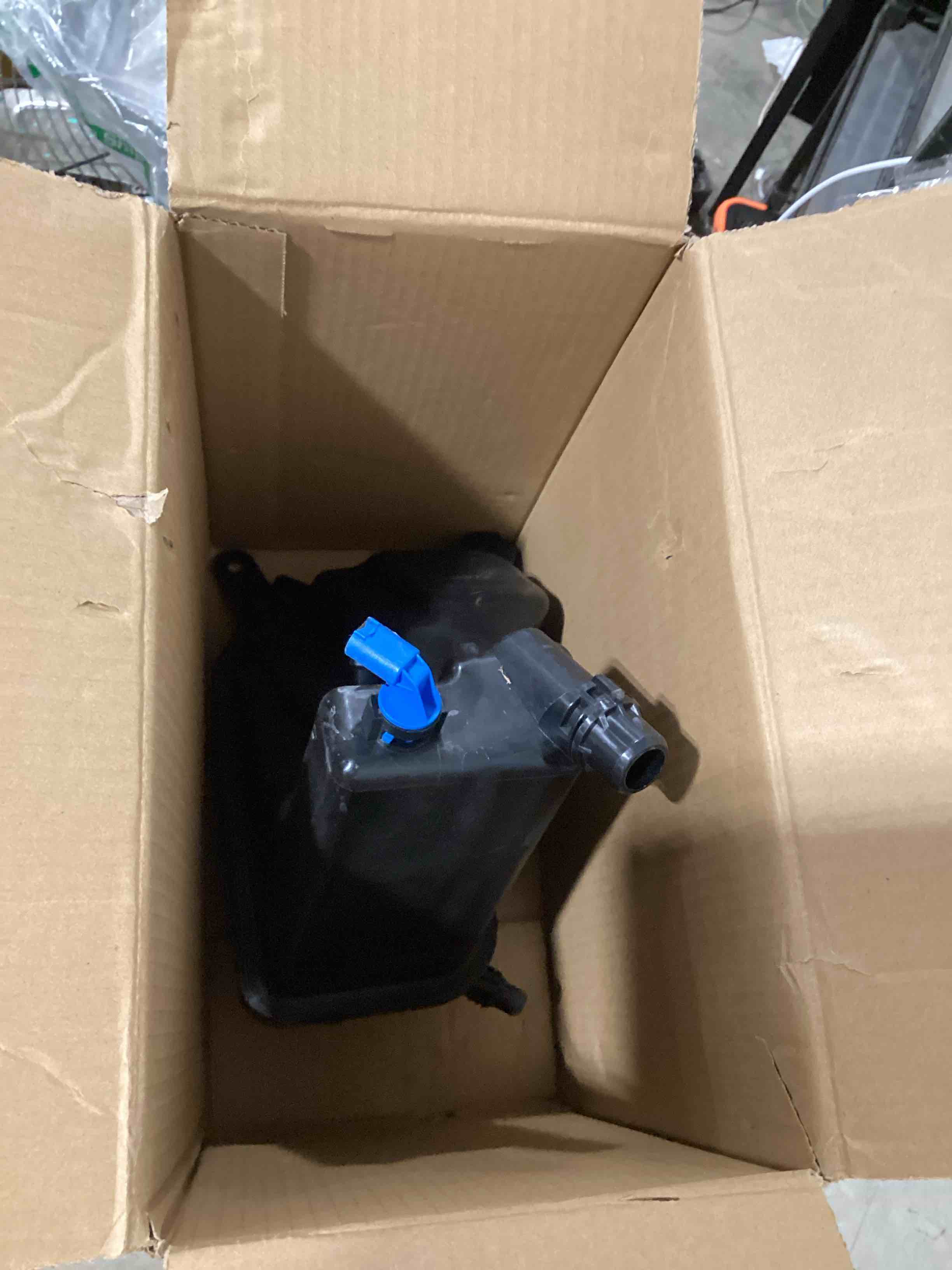 Condition photo showing As Is for engine coolant reservoir tank(with cap and sensor). replaces part # 17137567462,603-334,17137607482, 17137640514.compatible with bmw 120i 128i 323i 325i 328i 330i 335i x1 z4 2005-2016
