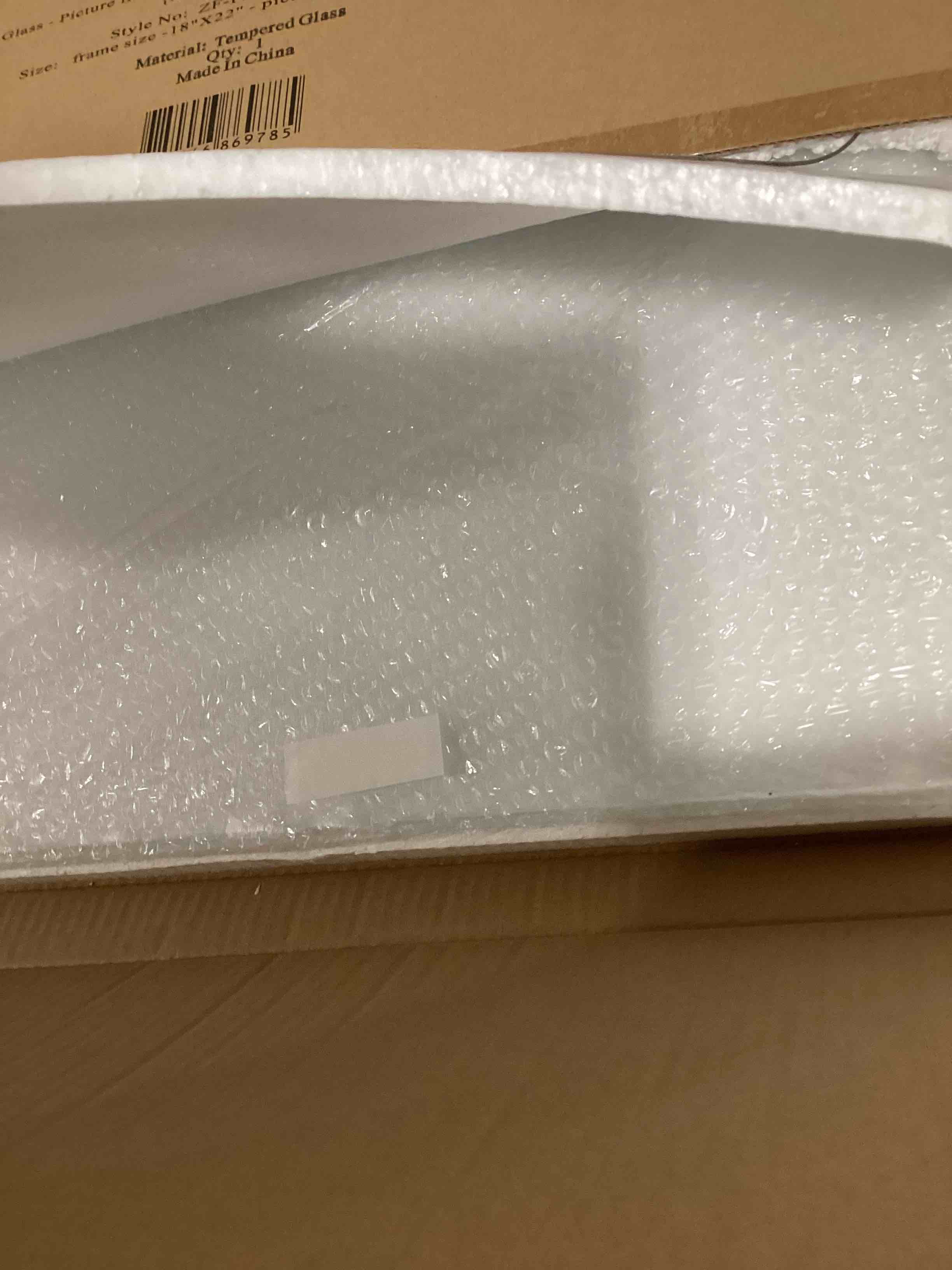 Condition photo showing Good Condition for zafuu tempered glass picture frame 18” x 22” picture size 16”x20”