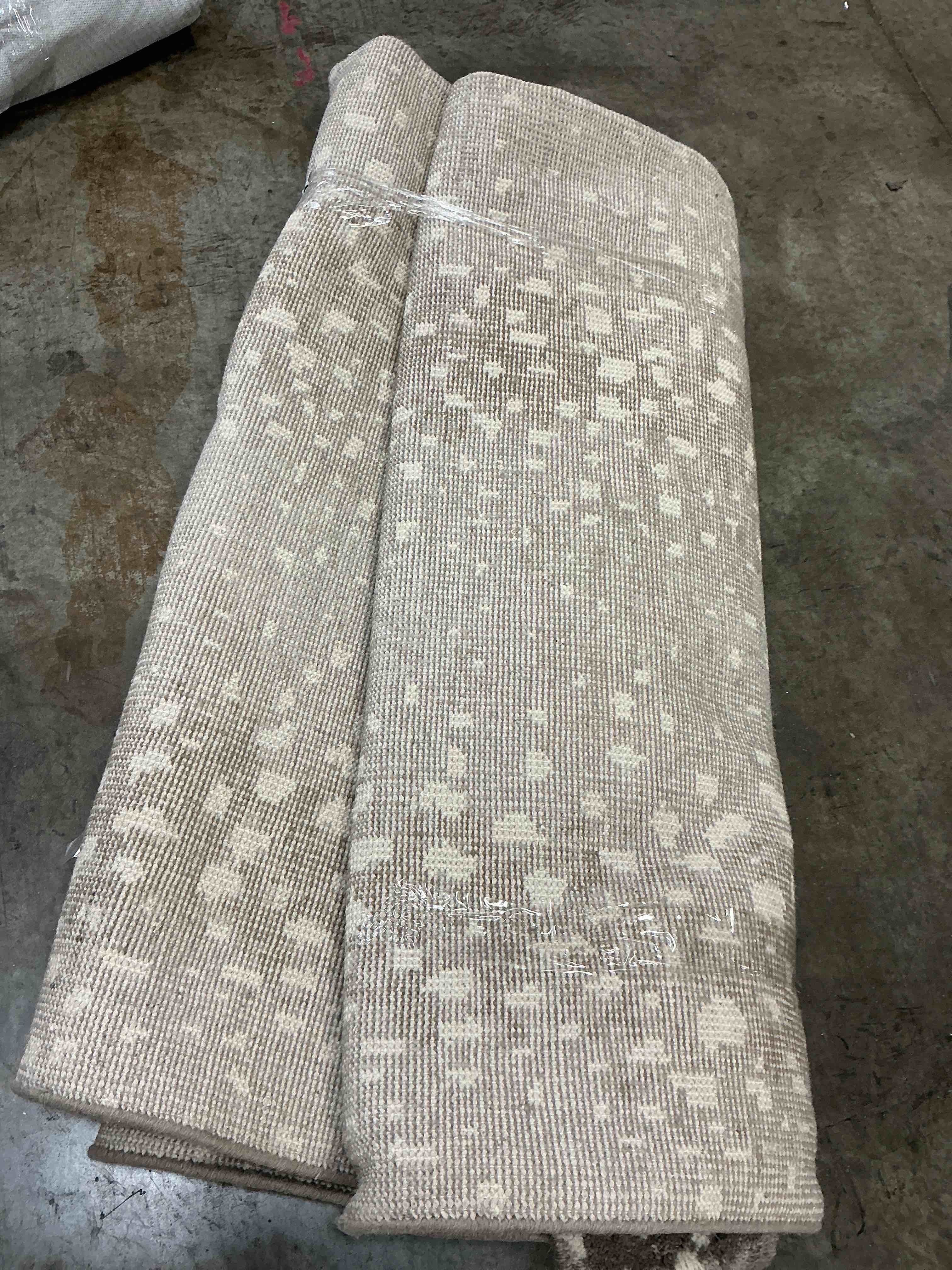 Condition photo showing As Is for elsberry hand tufted wool area rug grey and white 