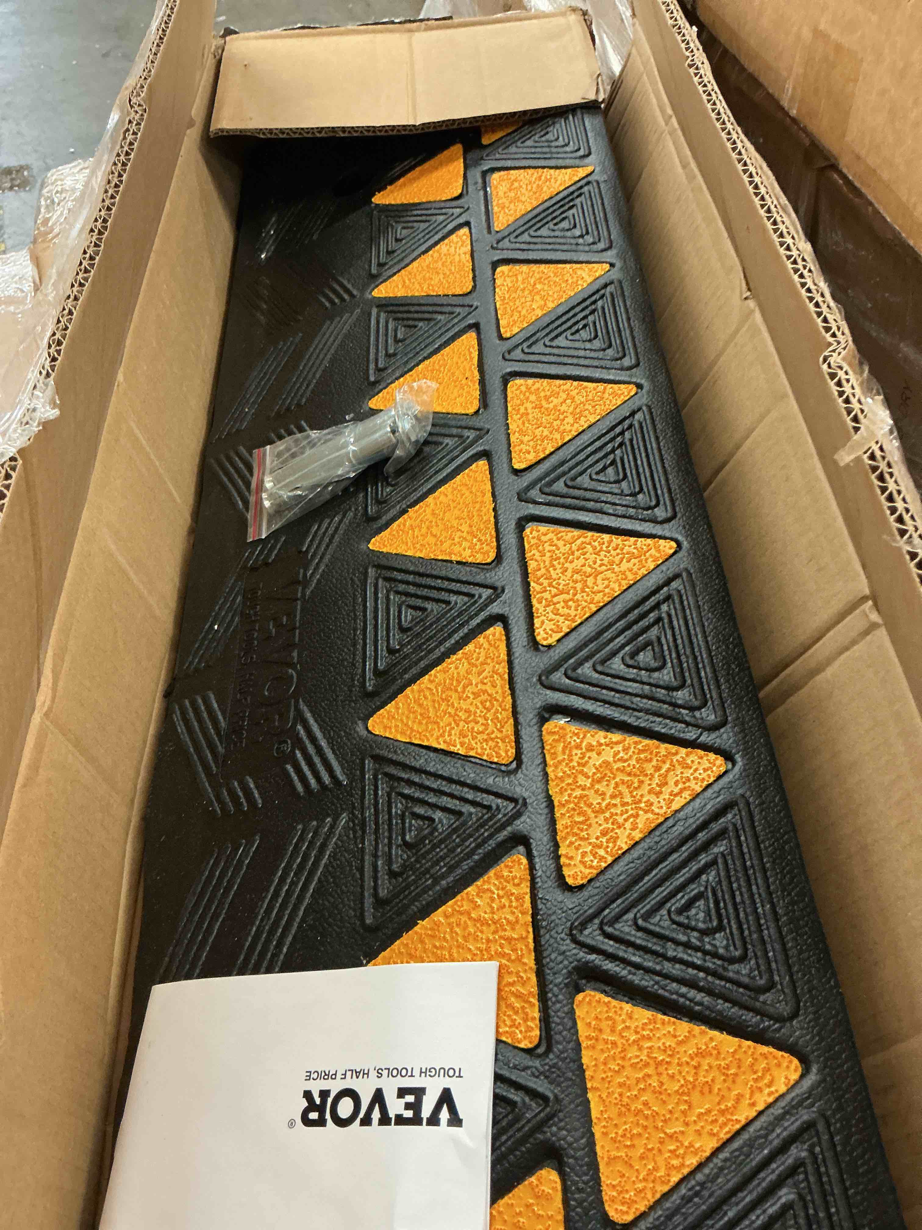 Condition photo showing Good Condition for vevor rubber ramp