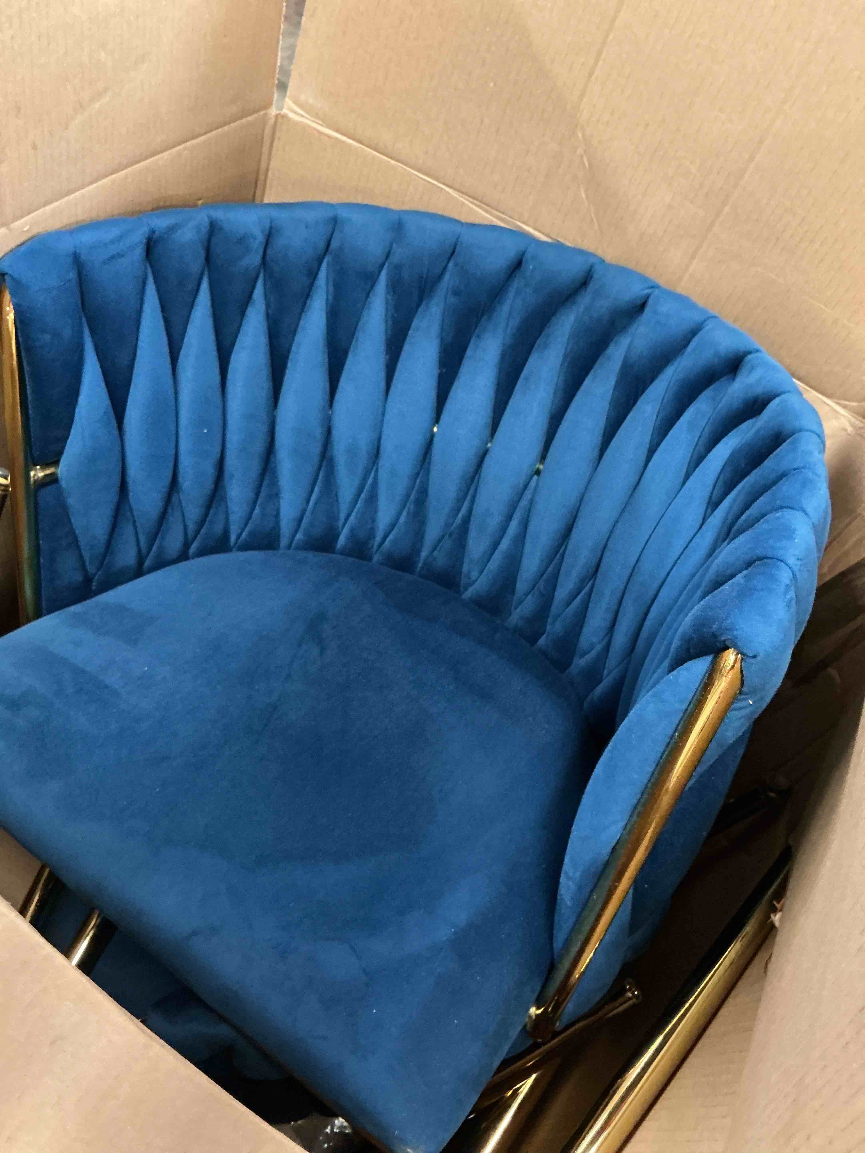Condition photo showing As Is for nrizc woven dining chairs set of 2