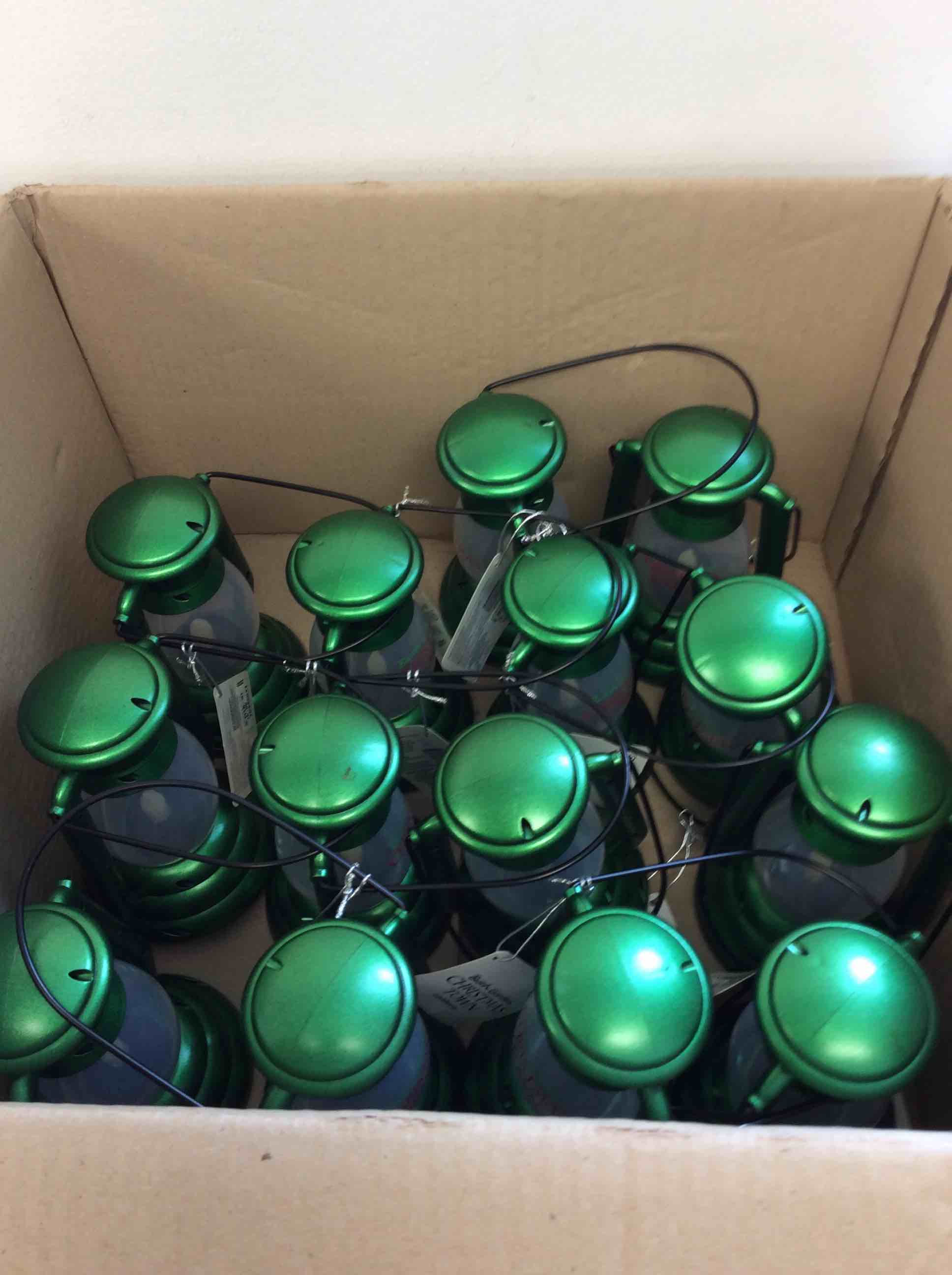 Condition photo showing New/Like New for box of sea world busch gardens christmas town green lantern 14pcs