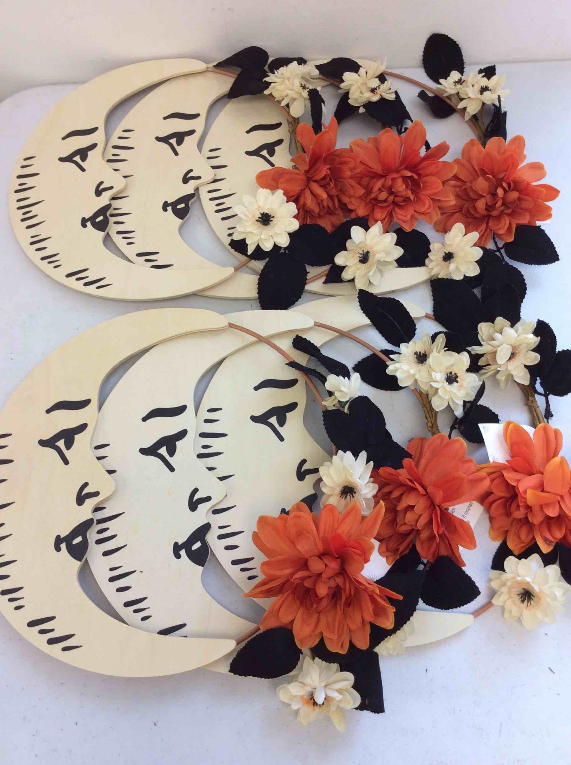Condition photo showing New/Like New for box of halloween decorative wreaths 12 pcs