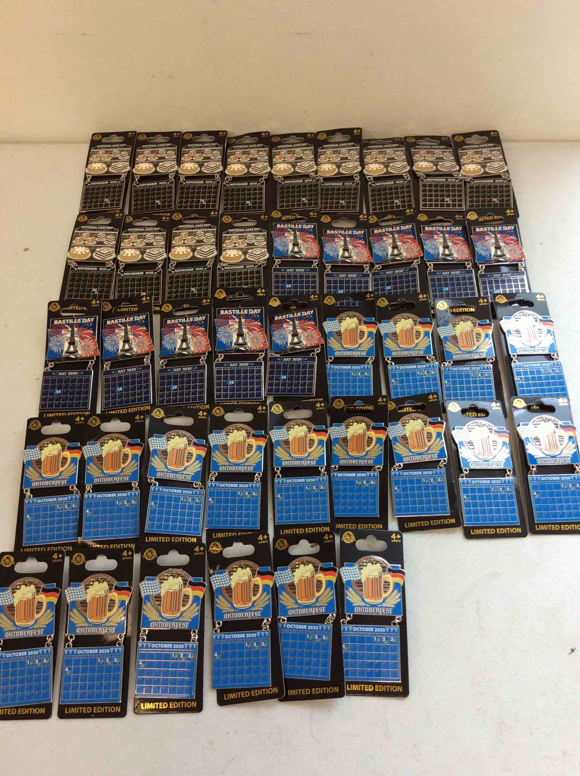 Condition photo showing New/Like New for box of assorted sea world pins