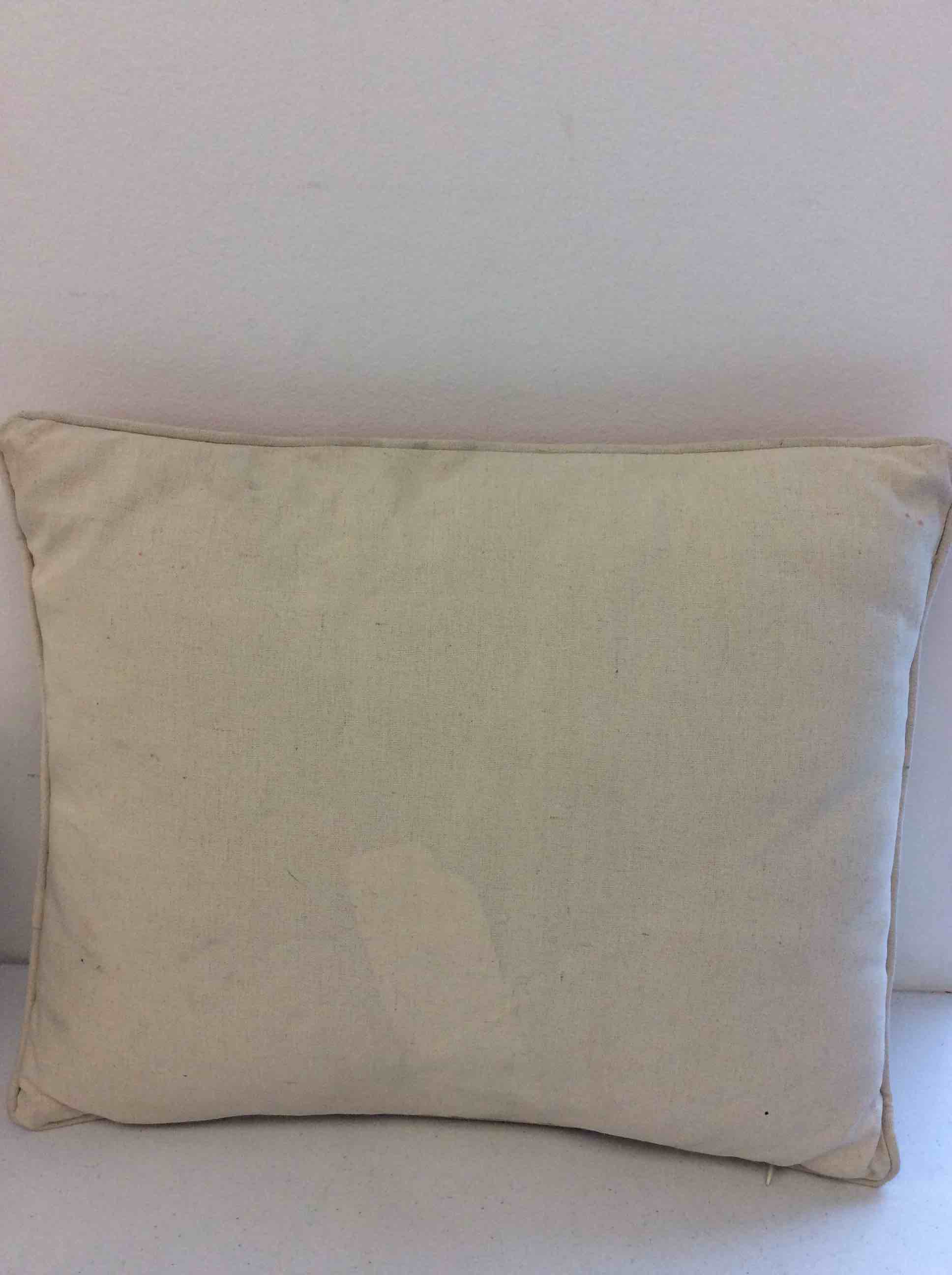 Condition photo showing New/Like New for assorted a decorative pillows 6 pcs