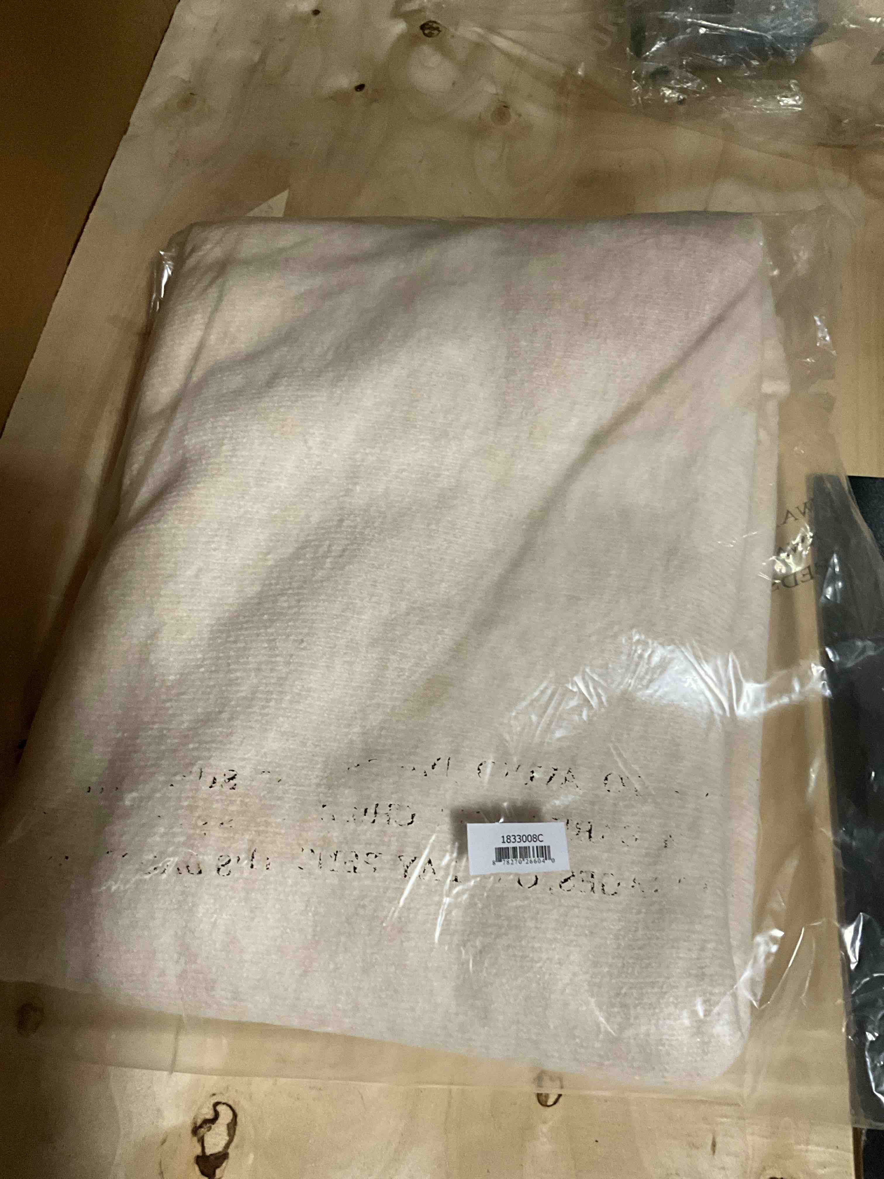 https://s3.amazonaws.com/lotting-images-prod/bidfta/GRA7019541_1789590556781.jpeg