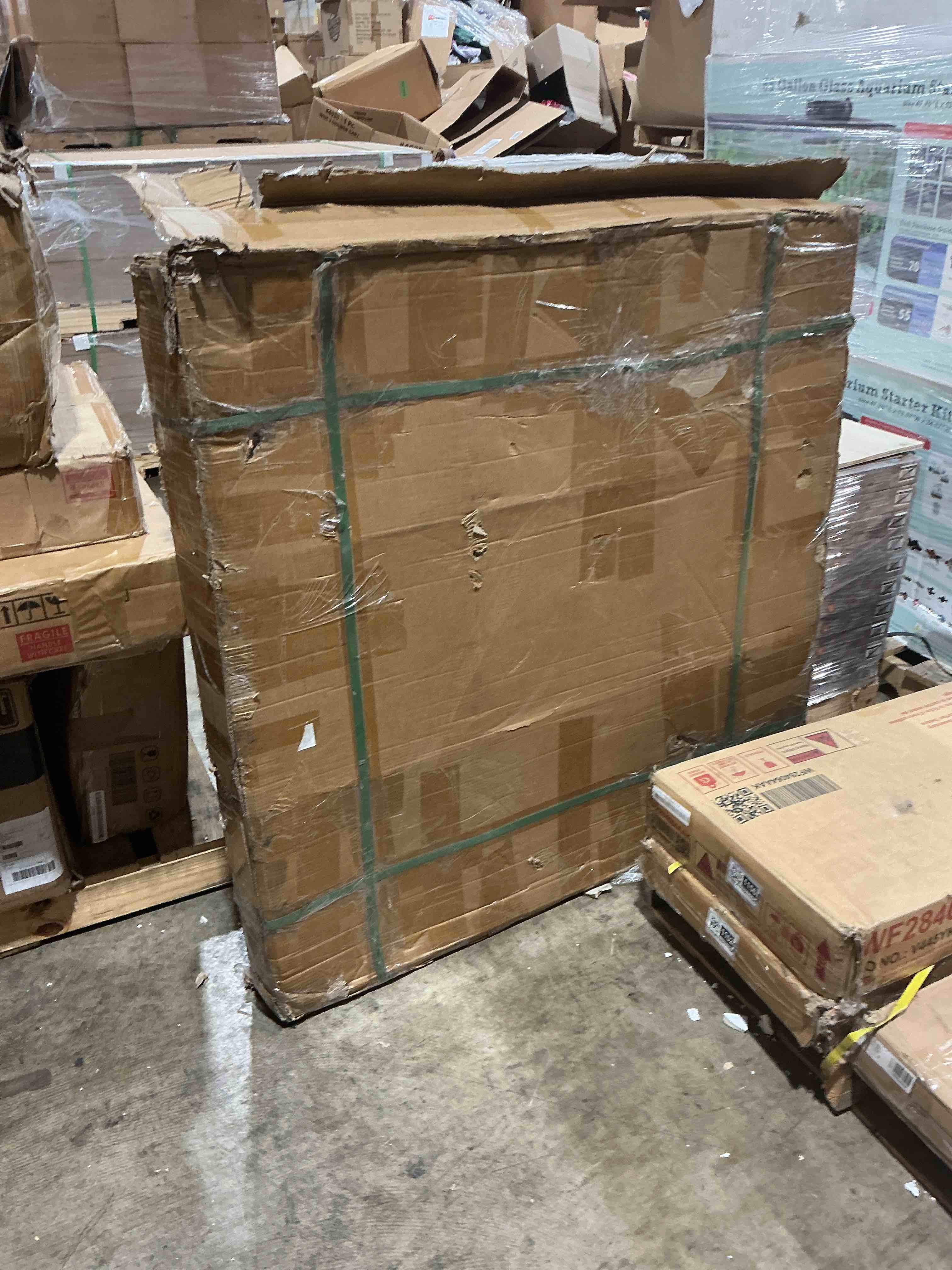 Condition photo showing Good Condition for heavy duty picnic square table with 4 benches pieces only the dining table has umbrella hole, outdoor bench pieces only in steel mesh(incomplete )