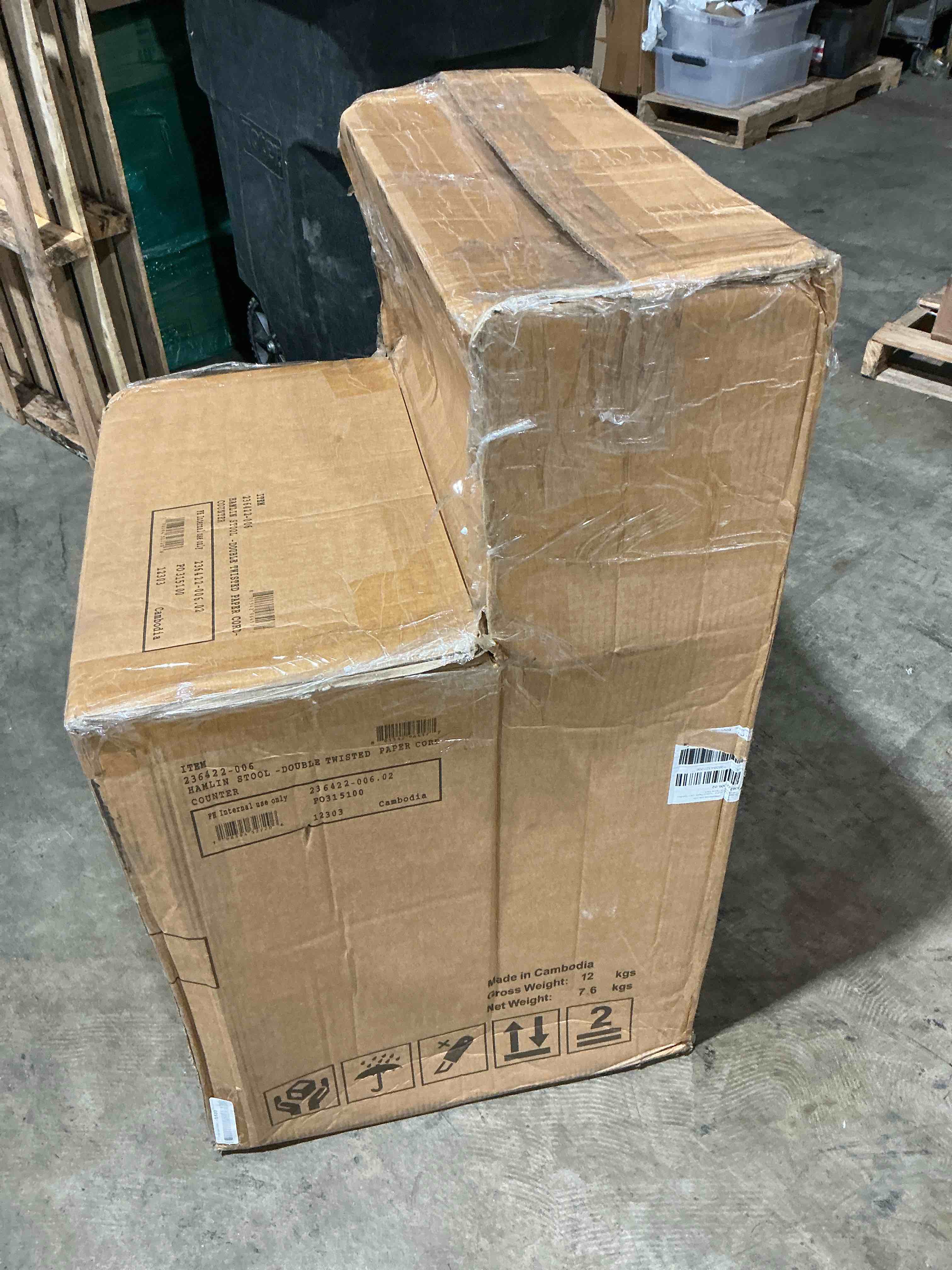 Condition photo showing New/Like New for hamlin stool