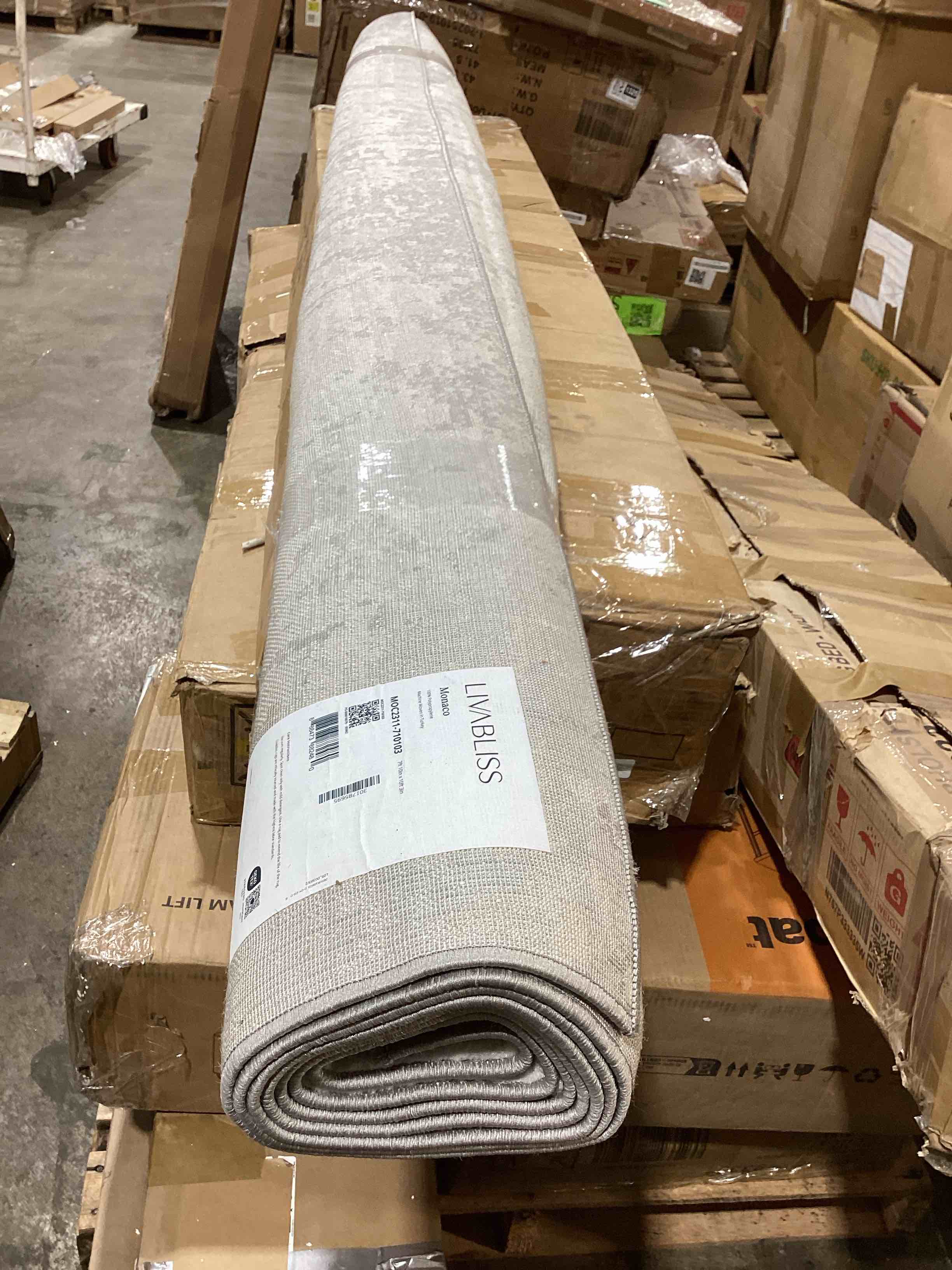 Condition photo showing New/Like New for surya moc2311-710103 monaco - rugs, rug size: 7'10" x 10'3" rugs