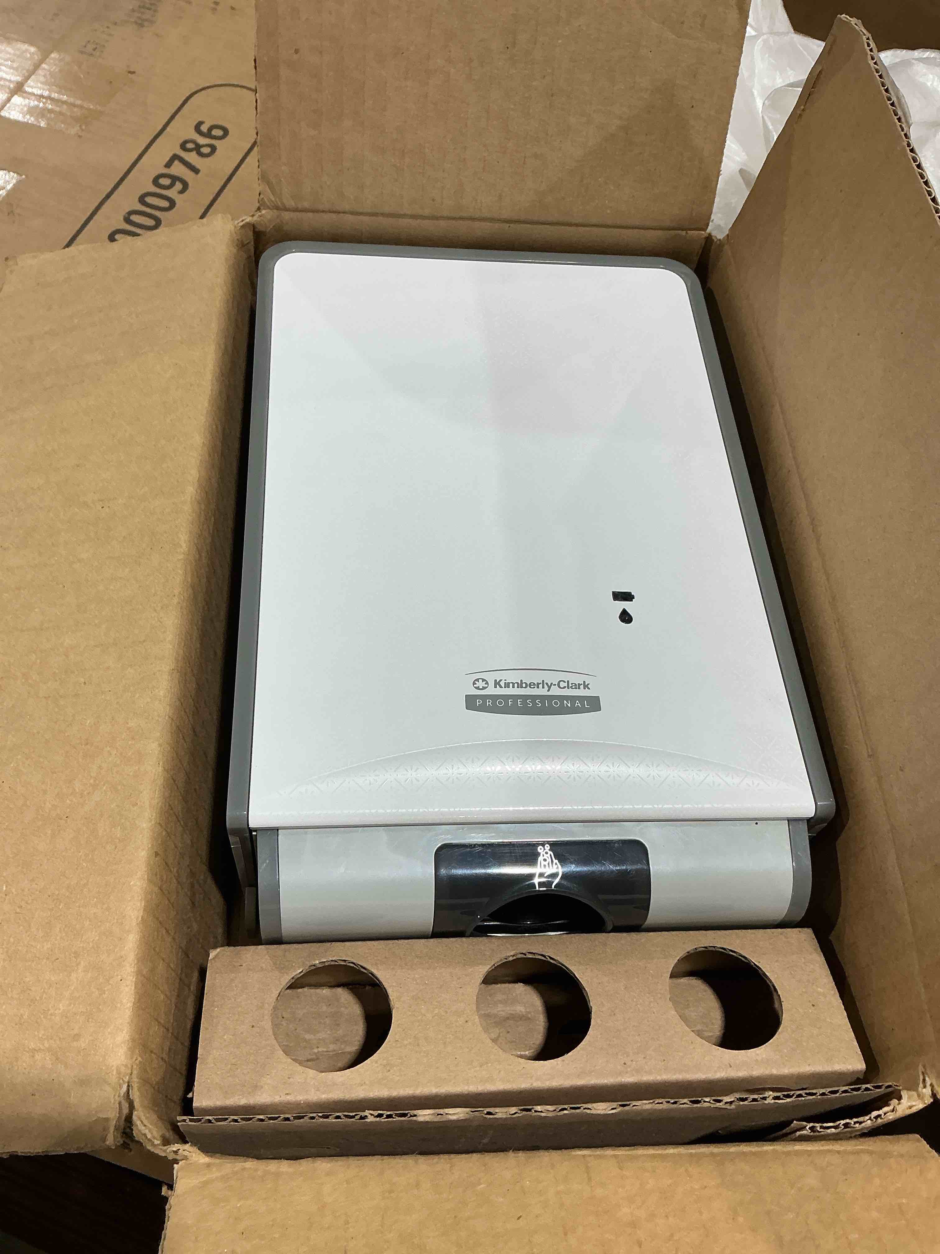 https://s3.amazonaws.com/lotting-images-prod/bidfta/GRA7022323_1789506719754.jpeg