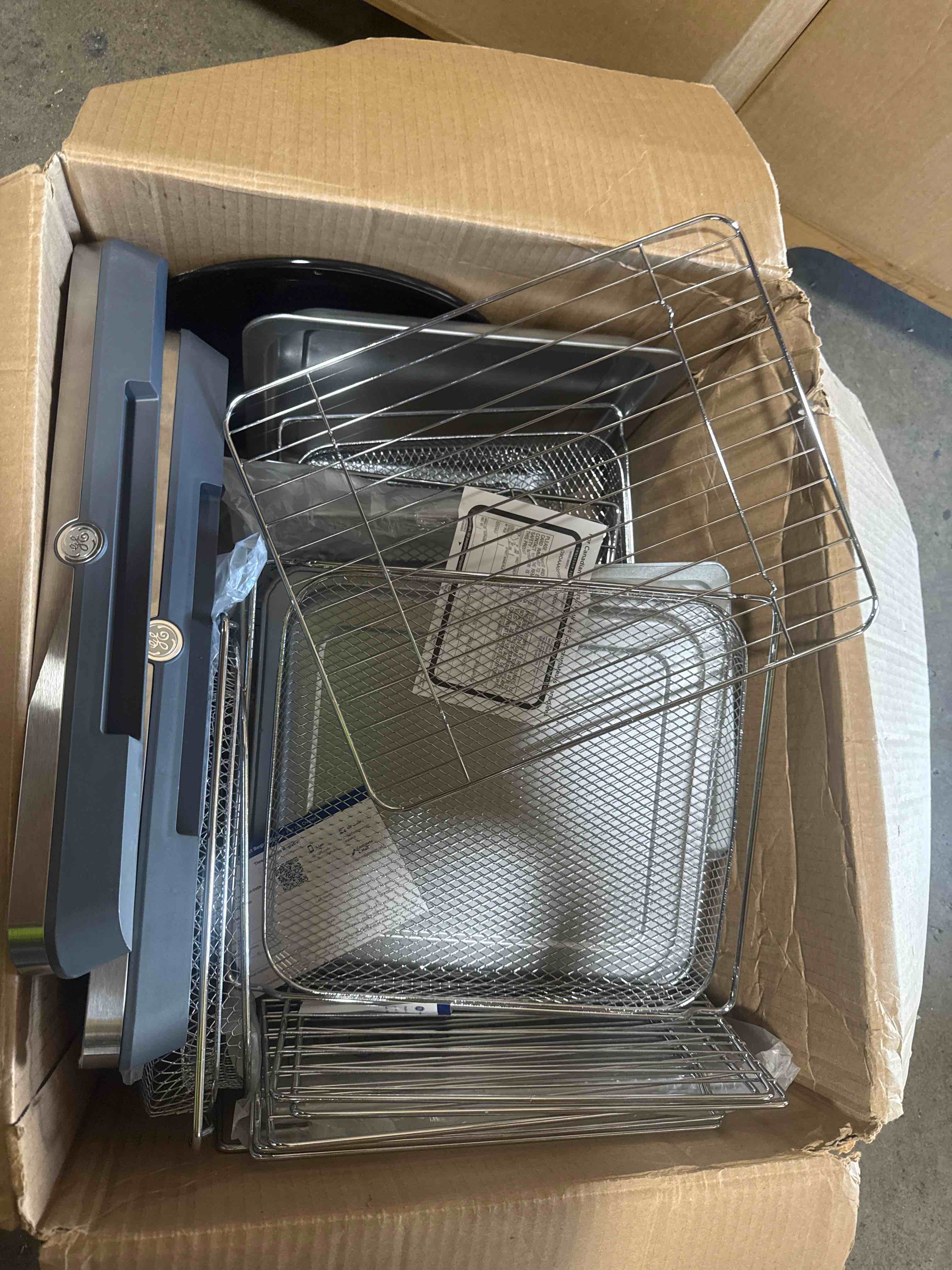 Condition photo showing Good Condition for assorted kitchenware appliance racks
