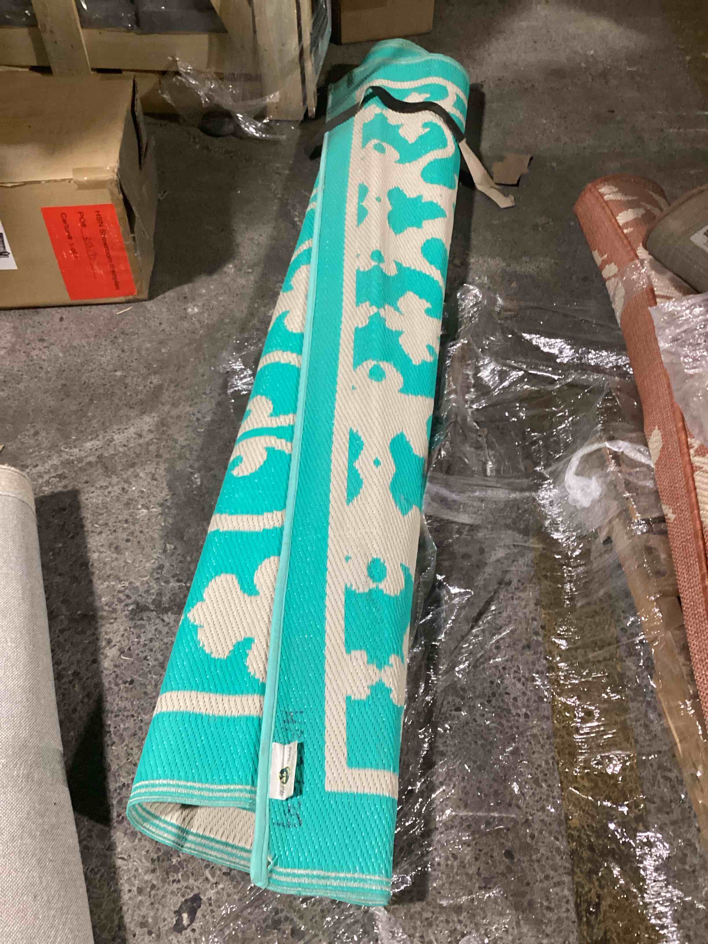 Condition photo showing Good Condition for fab habitat aztec - teal & white (9' x 12') foldable outdoor rug