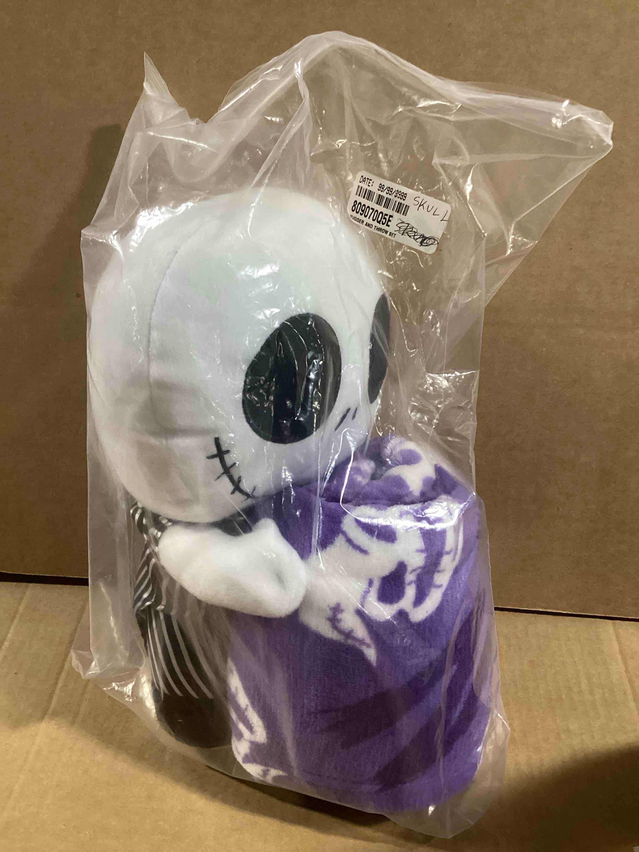 Condition photo showing New/Like New for jack skeleton throw blanket with plush hugger