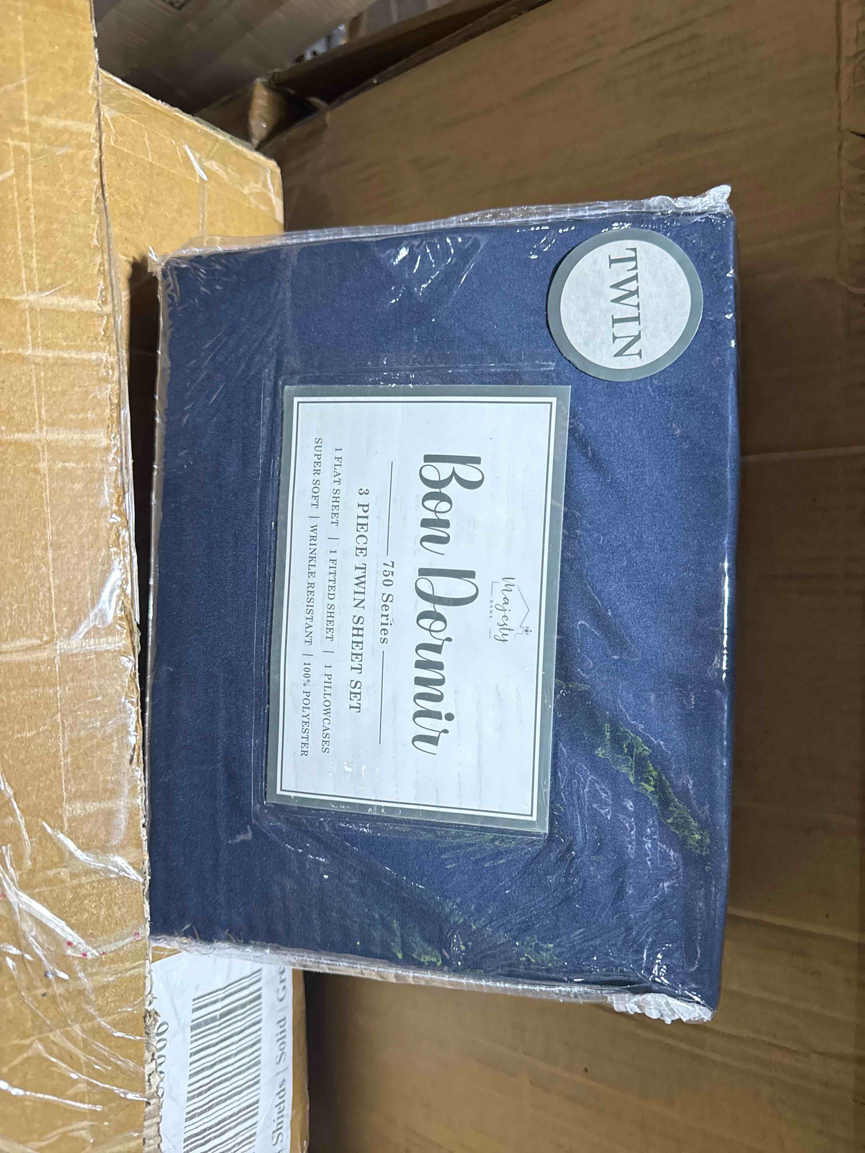 Condition photo showing New/Like New for bon dormir 750 series three-piece sheet set- twin