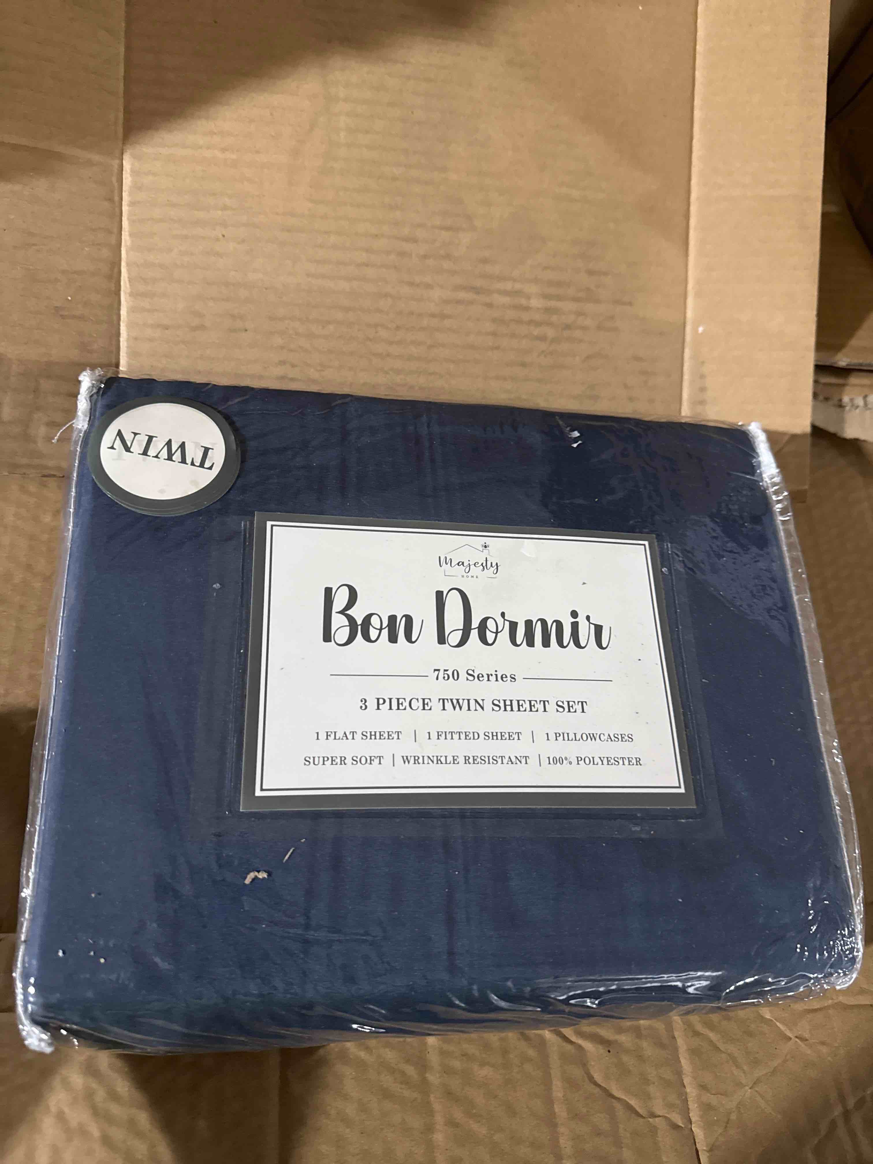 Condition photo showing New/Like New for bon dormir 750 series three-piece sheet set- twin