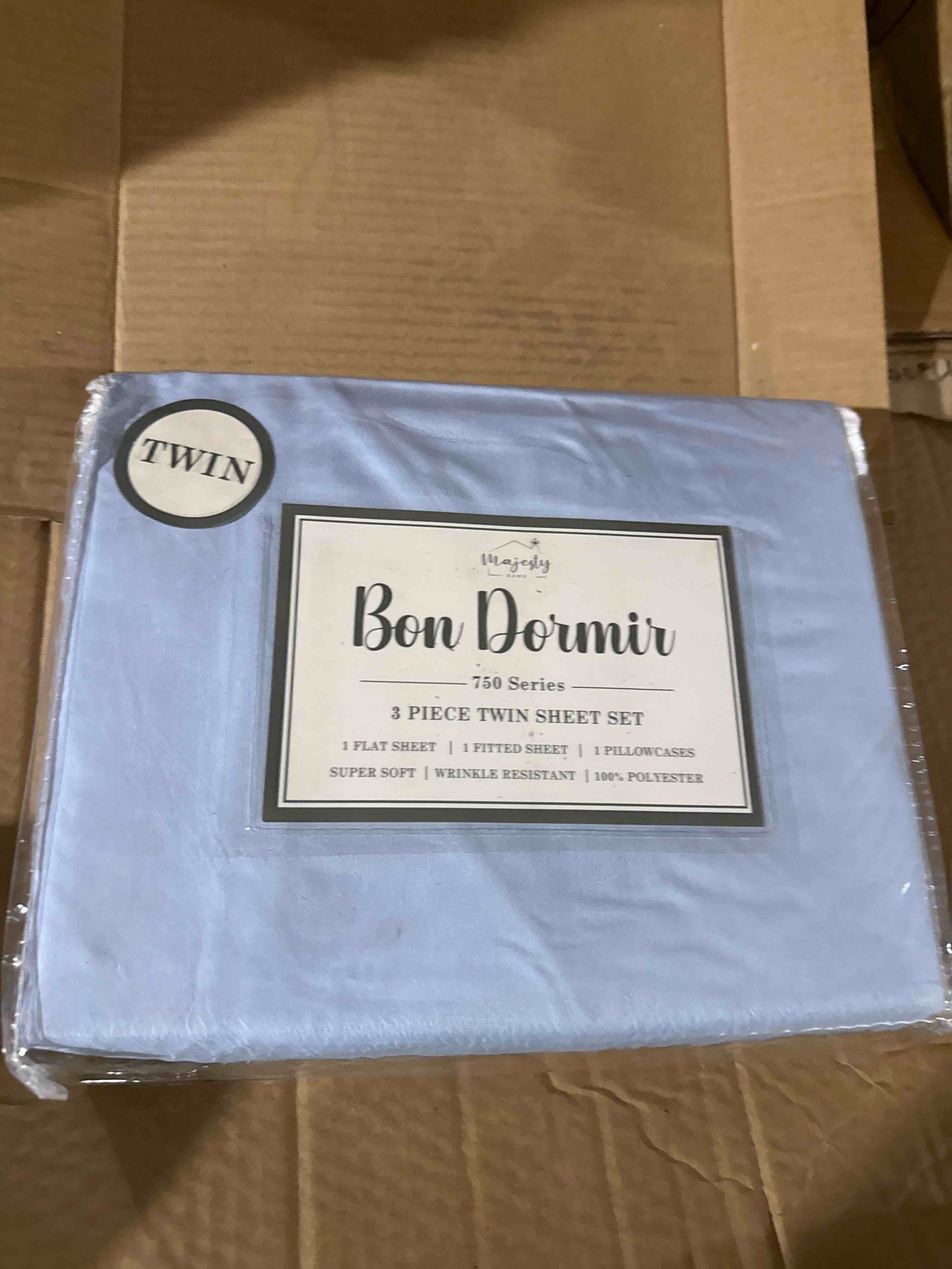 Condition photo showing New/Like New for bon dormir 750 series three-piece sheet set- twin