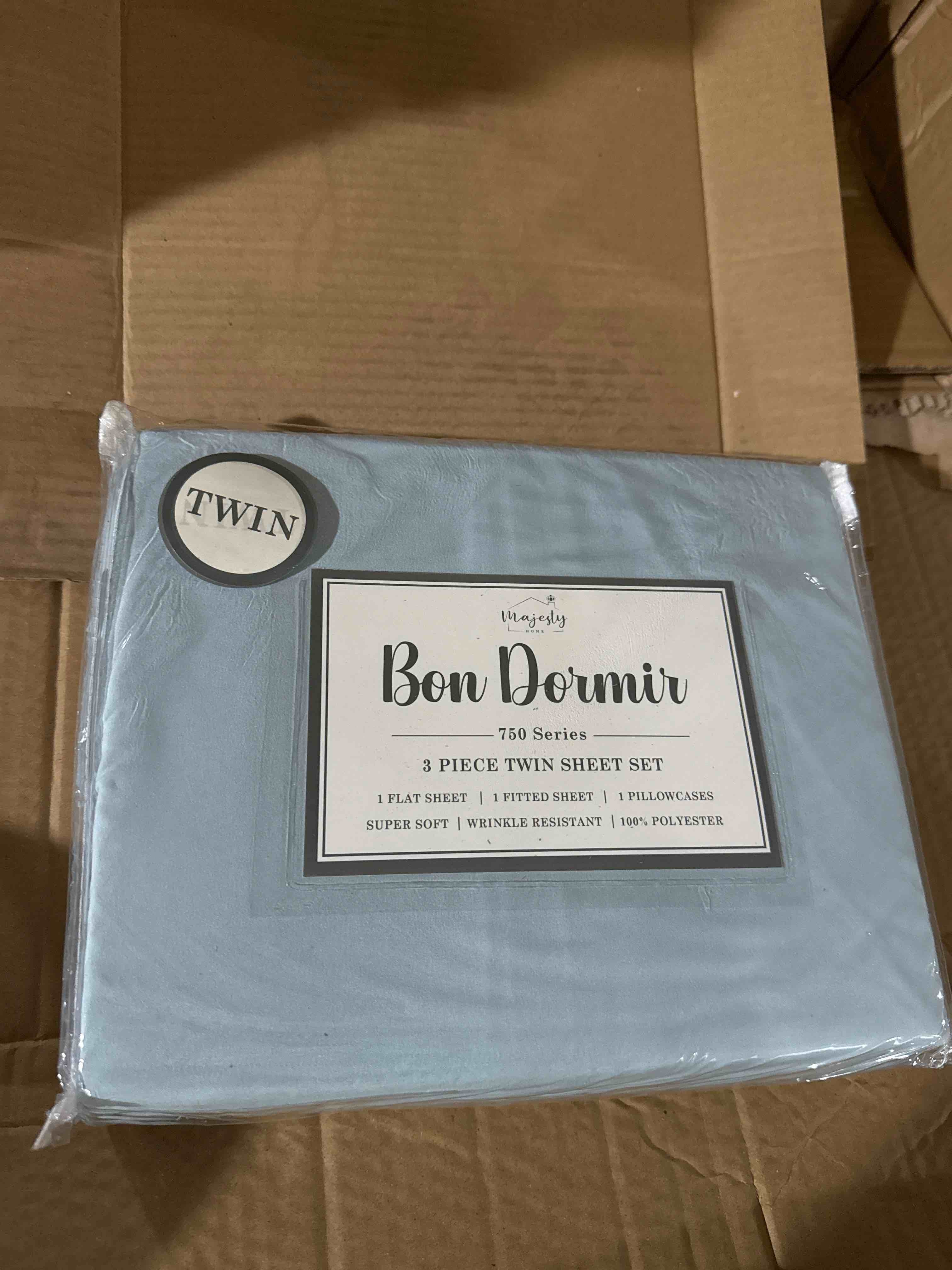 Condition photo showing New/Like New for bon dormir 750 series three-piece sheet set- twin 