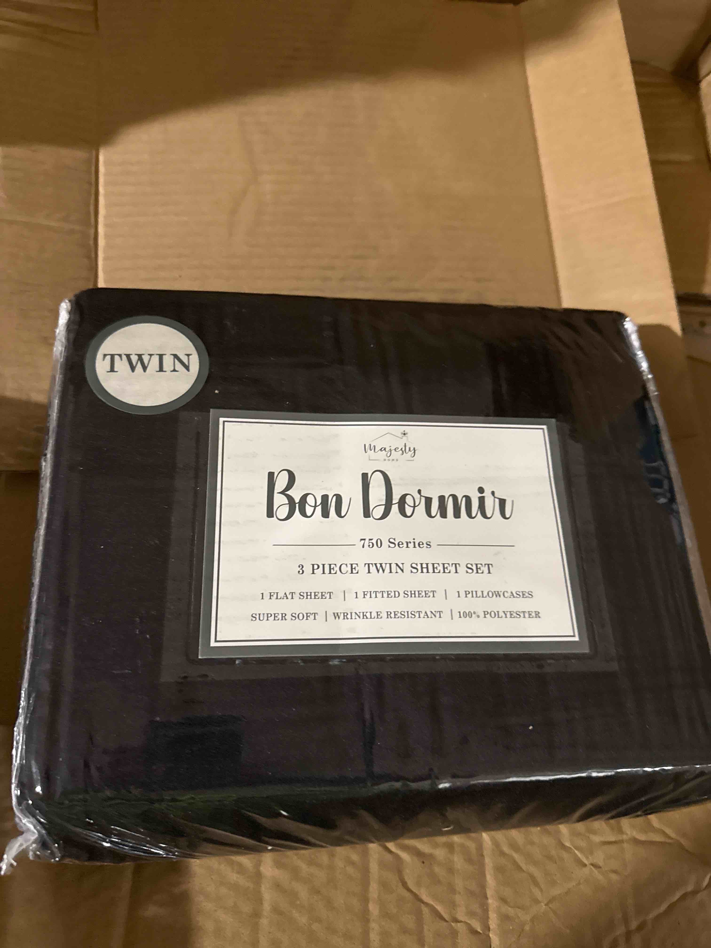 Condition photo showing New/Like New for bon dormir 750 series three-piece sheet set- twin