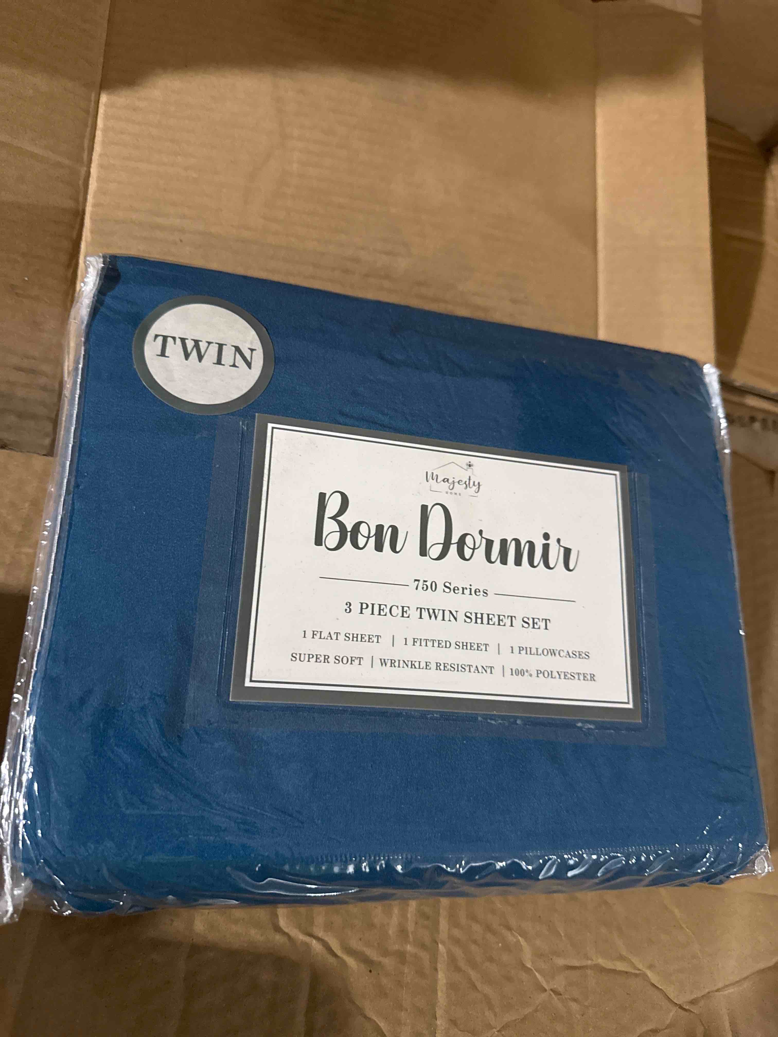 Condition photo showing New/Like New for bon dormir 750 series three-piece sheet set- twin