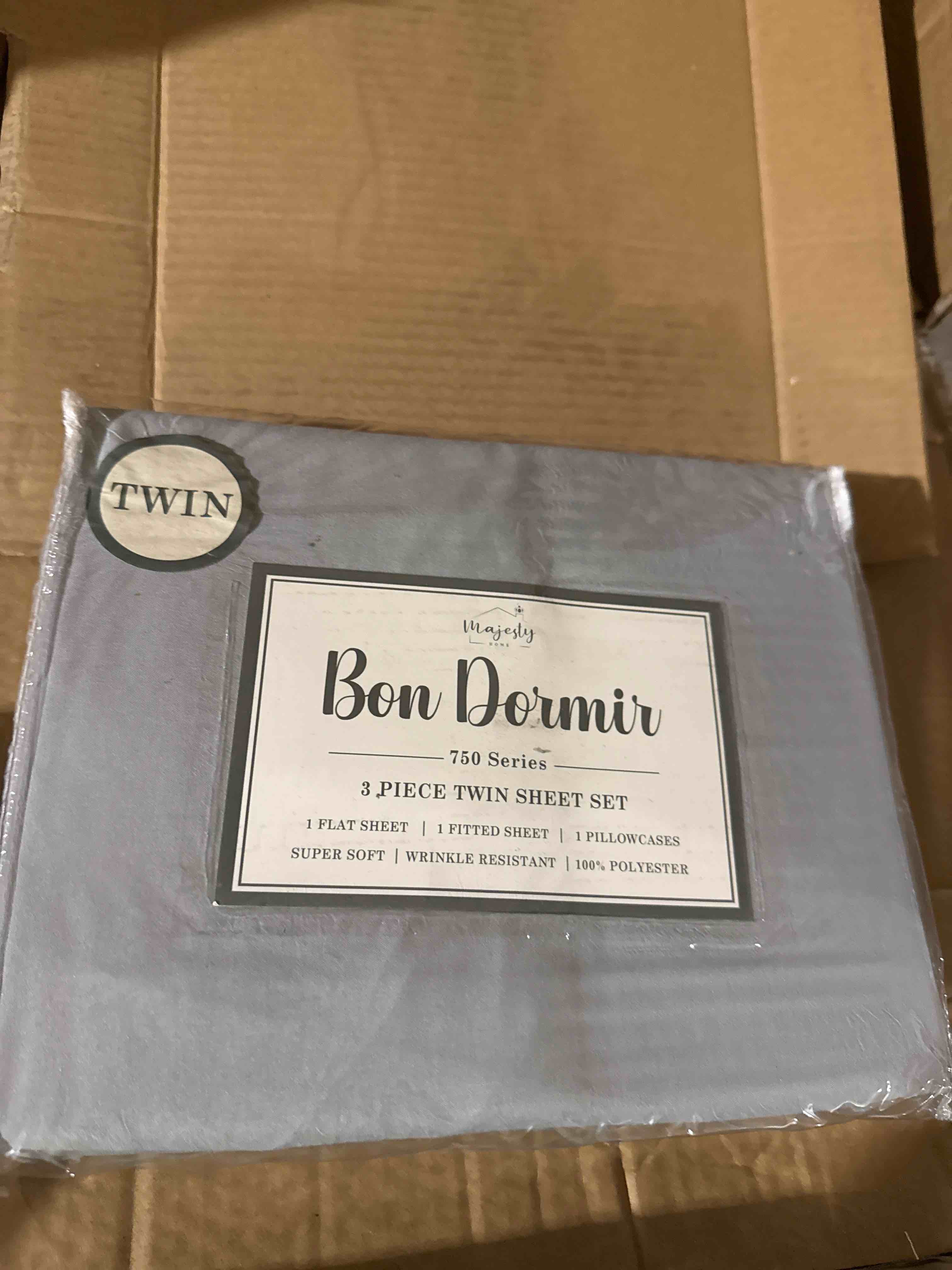 Condition photo showing New/Like New for bon dormir 750 series three-piece sheet set- twin