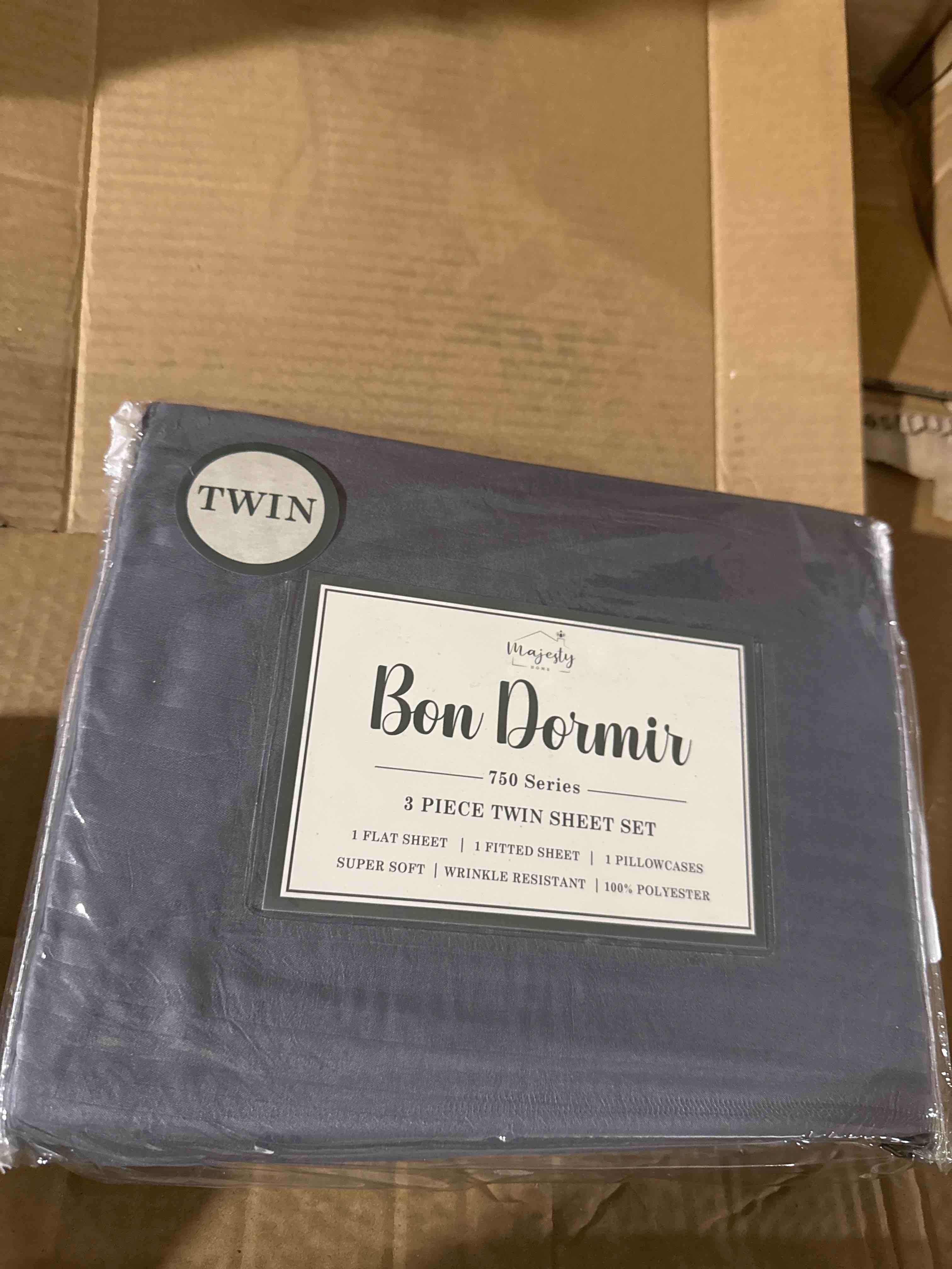 Condition photo showing New/Like New for bon dormir 750 series three-piece sheet set- twin
