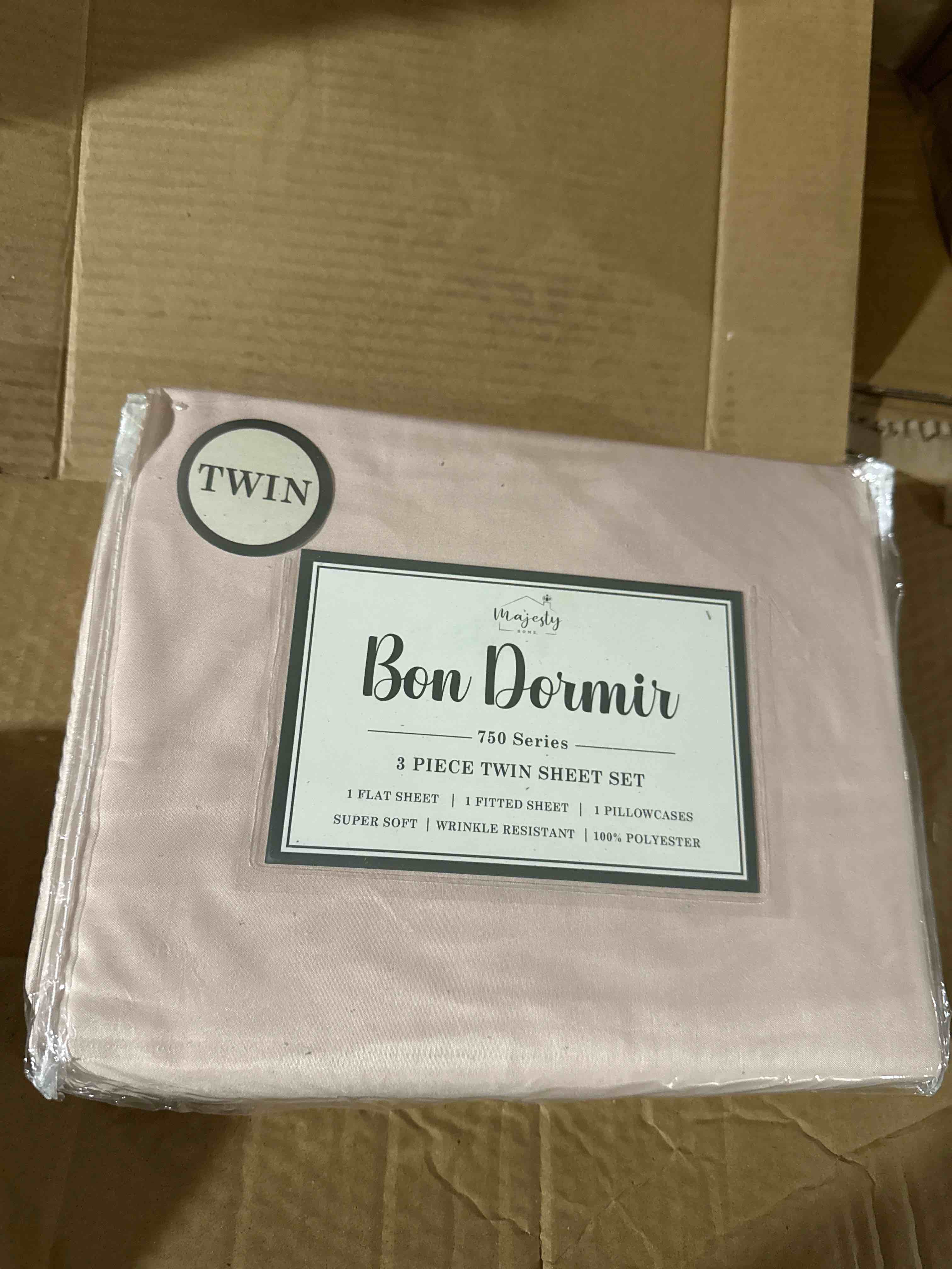 Condition photo showing New/Like New for bon dormir 750 series three-piece sheet set- twin