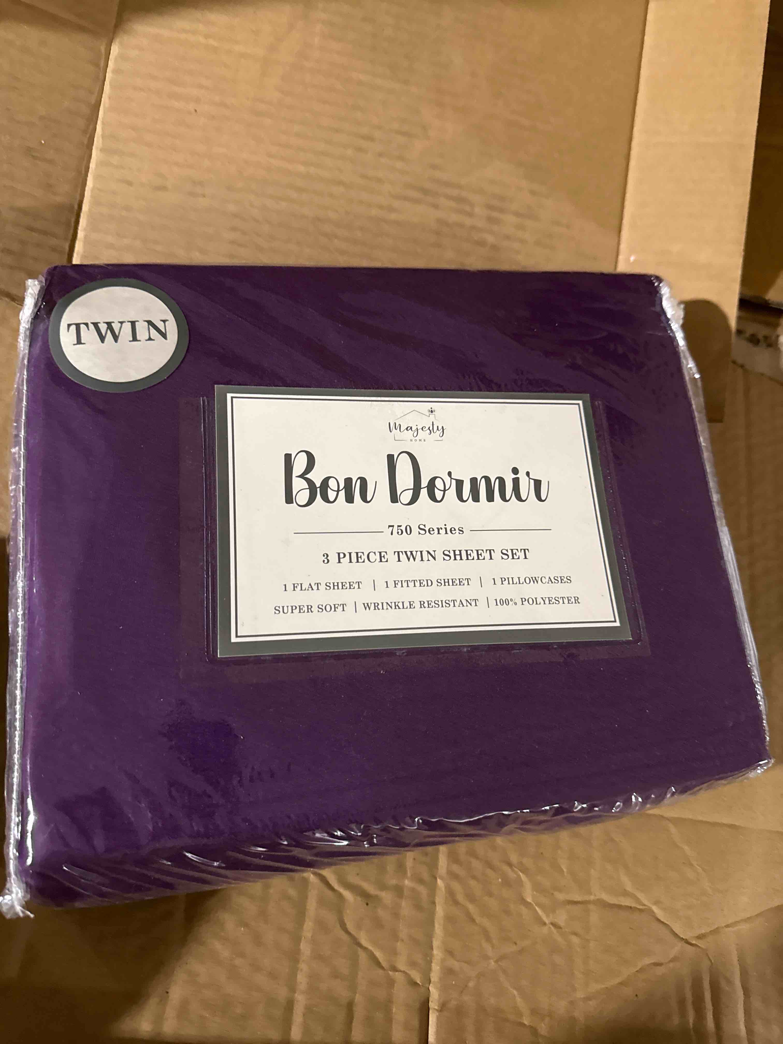 Condition photo showing New/Like New for bon dormir 750 series three-piece sheet set- twin