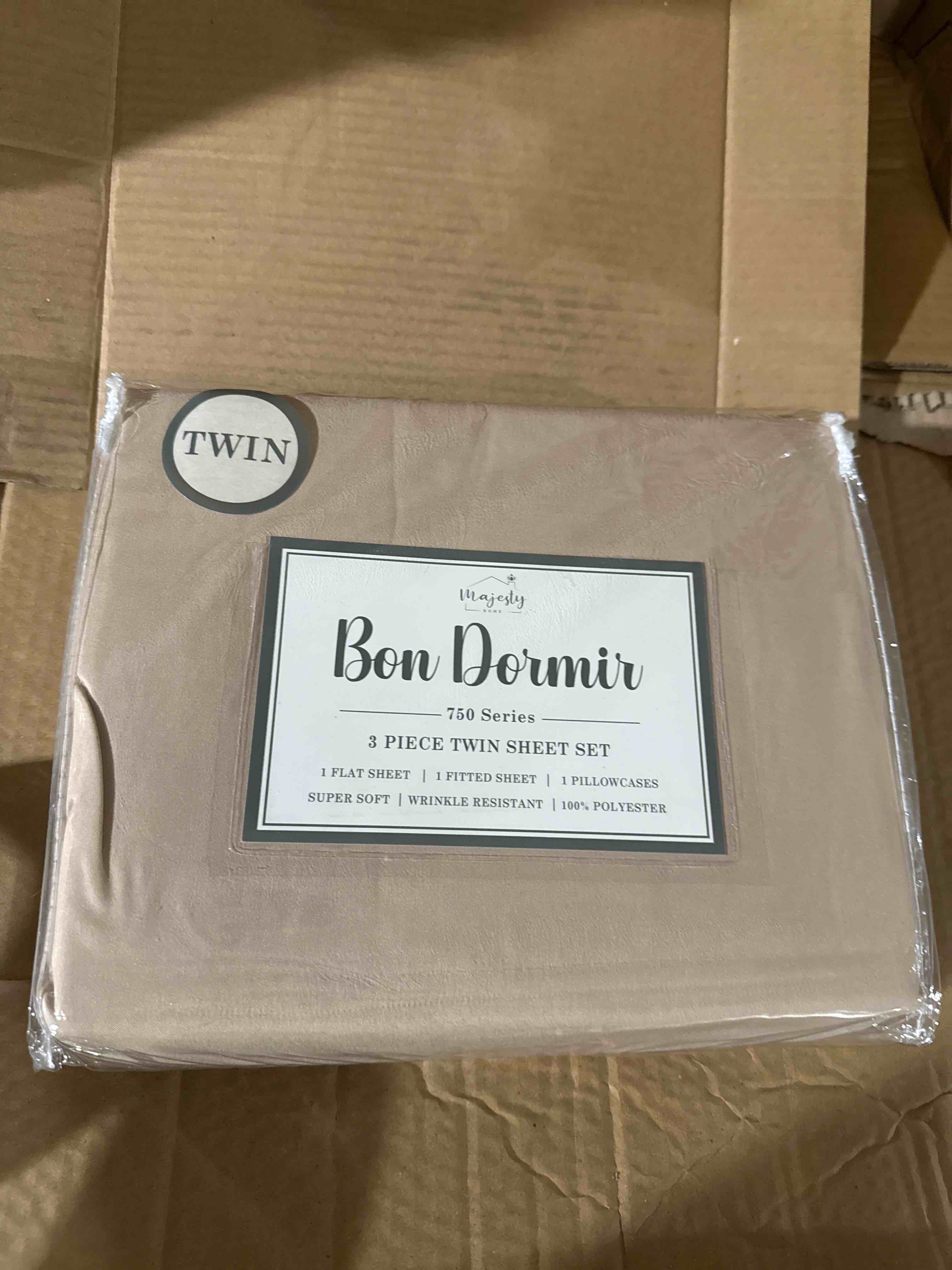 Condition photo showing New/Like New for bon dormir 750 series three-piece sheet set- twin 