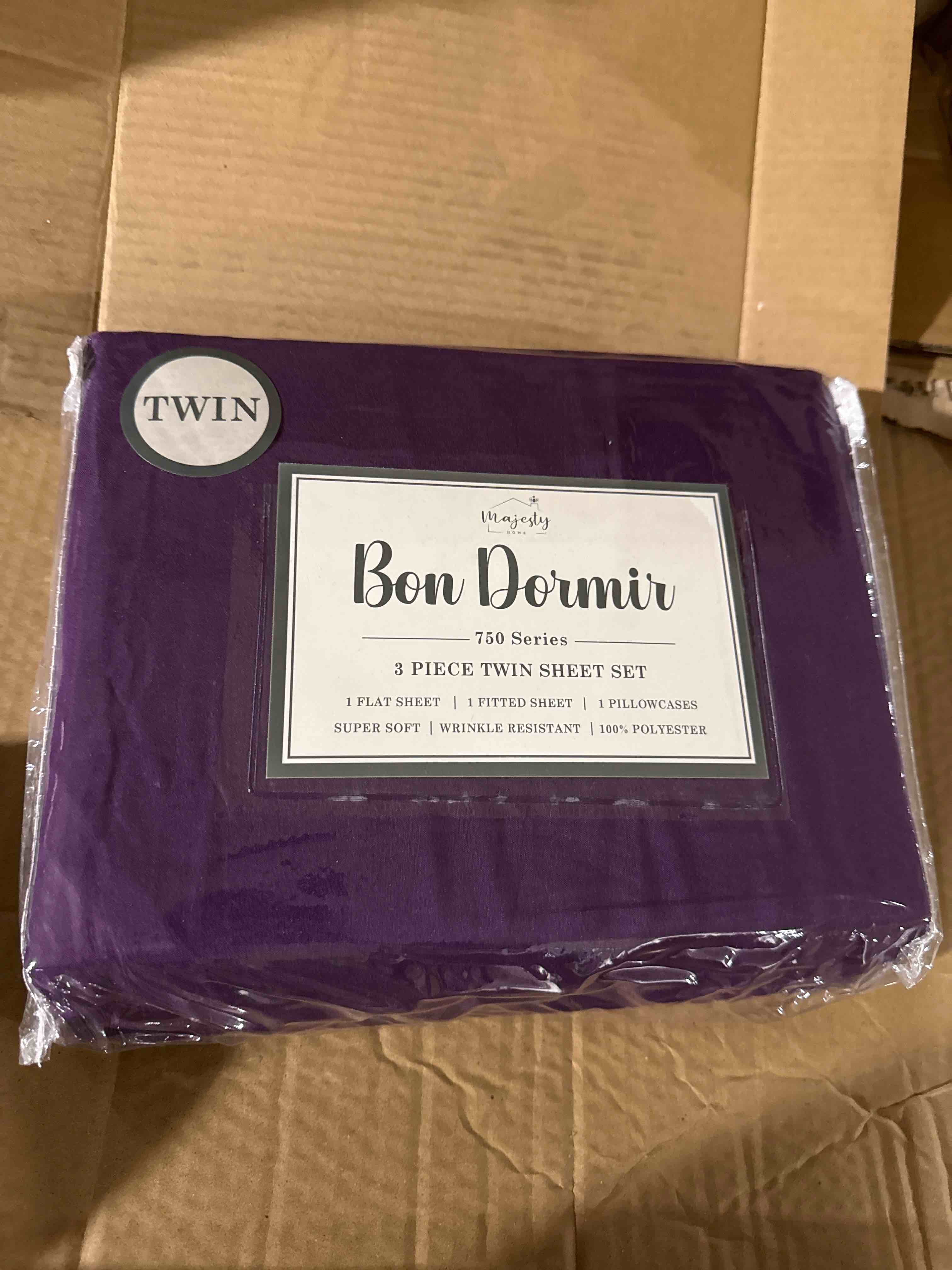 Condition photo showing New/Like New for bon dormir 750 series three-piece sheet set- twin
