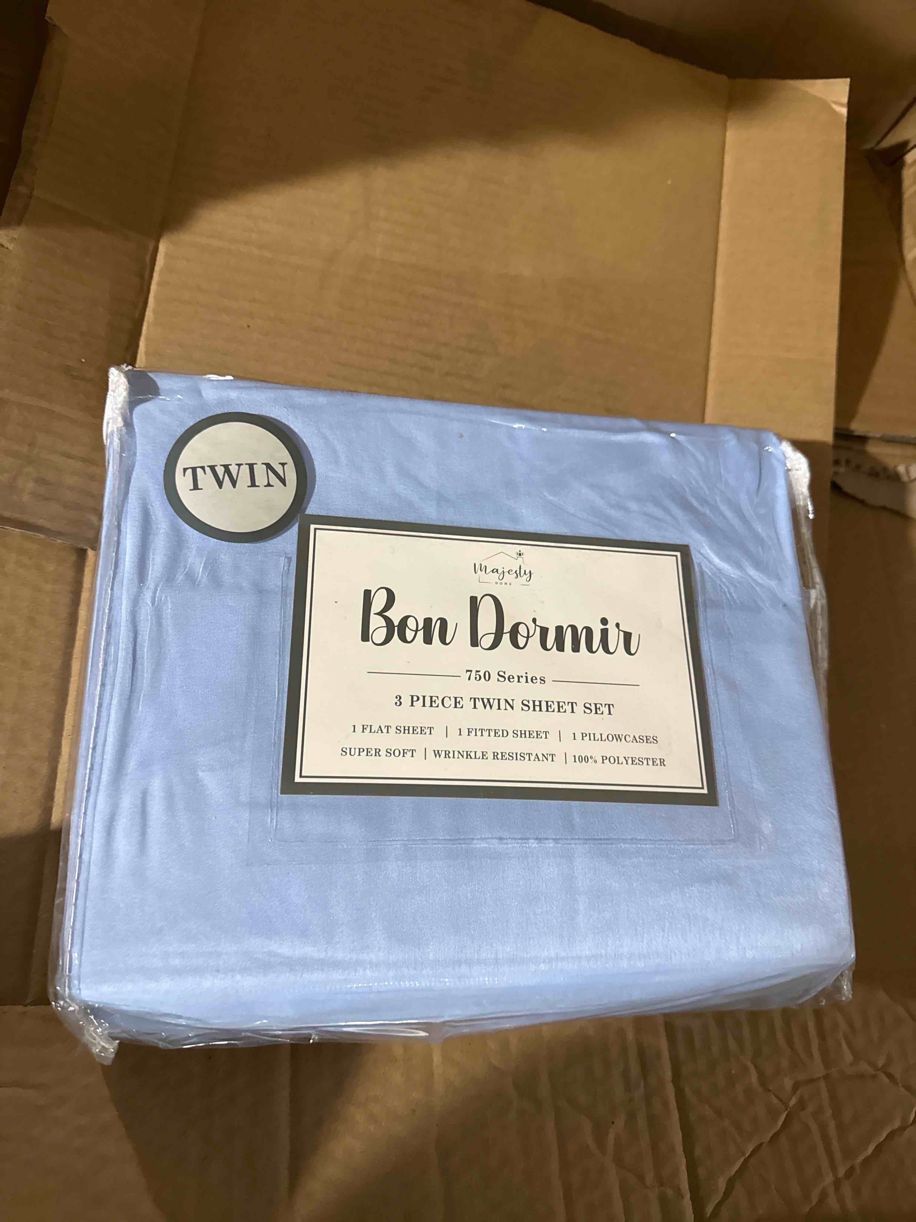 Condition photo showing New/Like New for bon dormir 750 series three-piece sheet set- twin