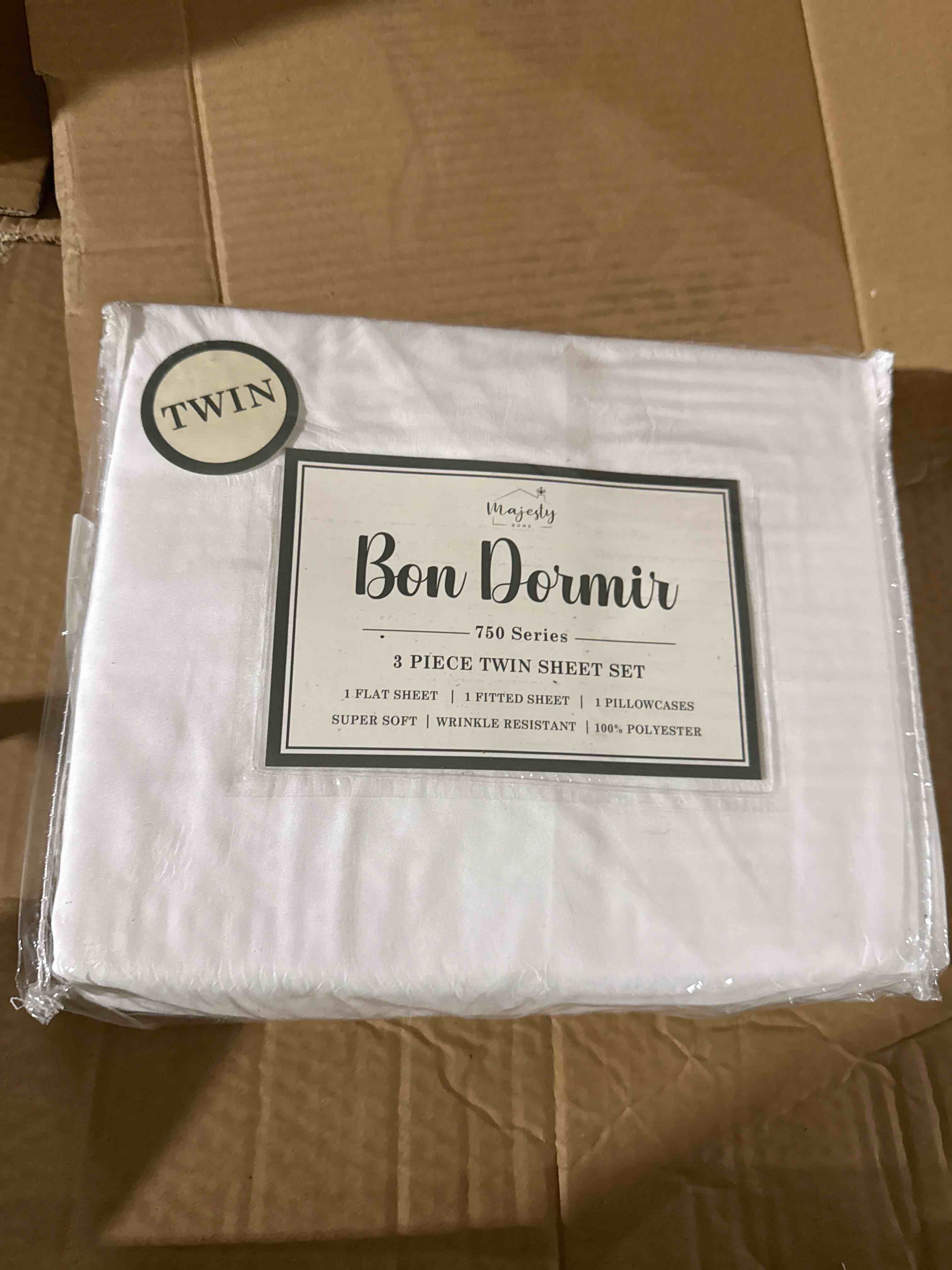 Condition photo showing New/Like New for bon dormir 750 series three-piece sheet set- twin 