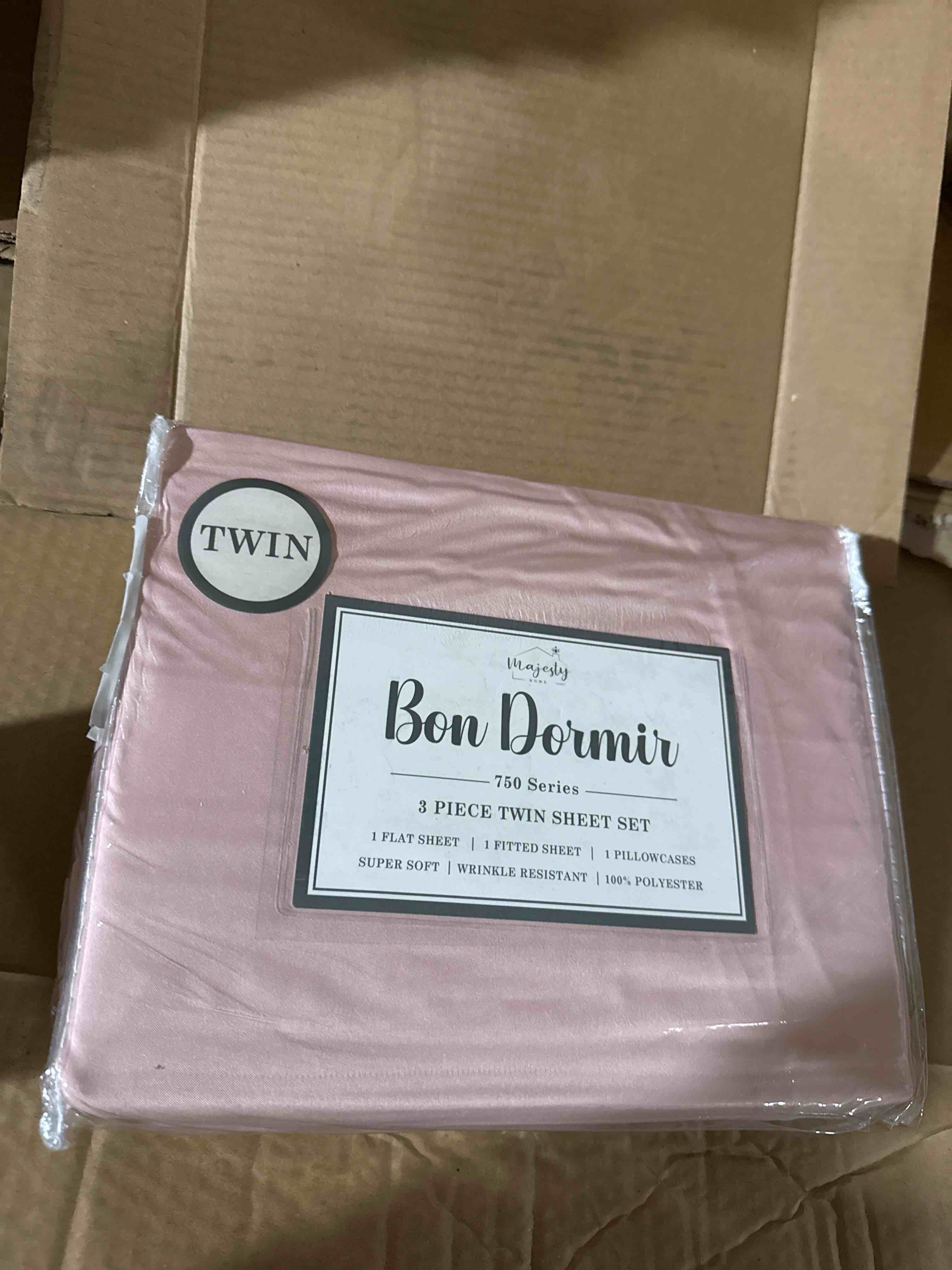 Condition photo showing New/Like New for bon dormir 750 series three-piece sheet set- twin