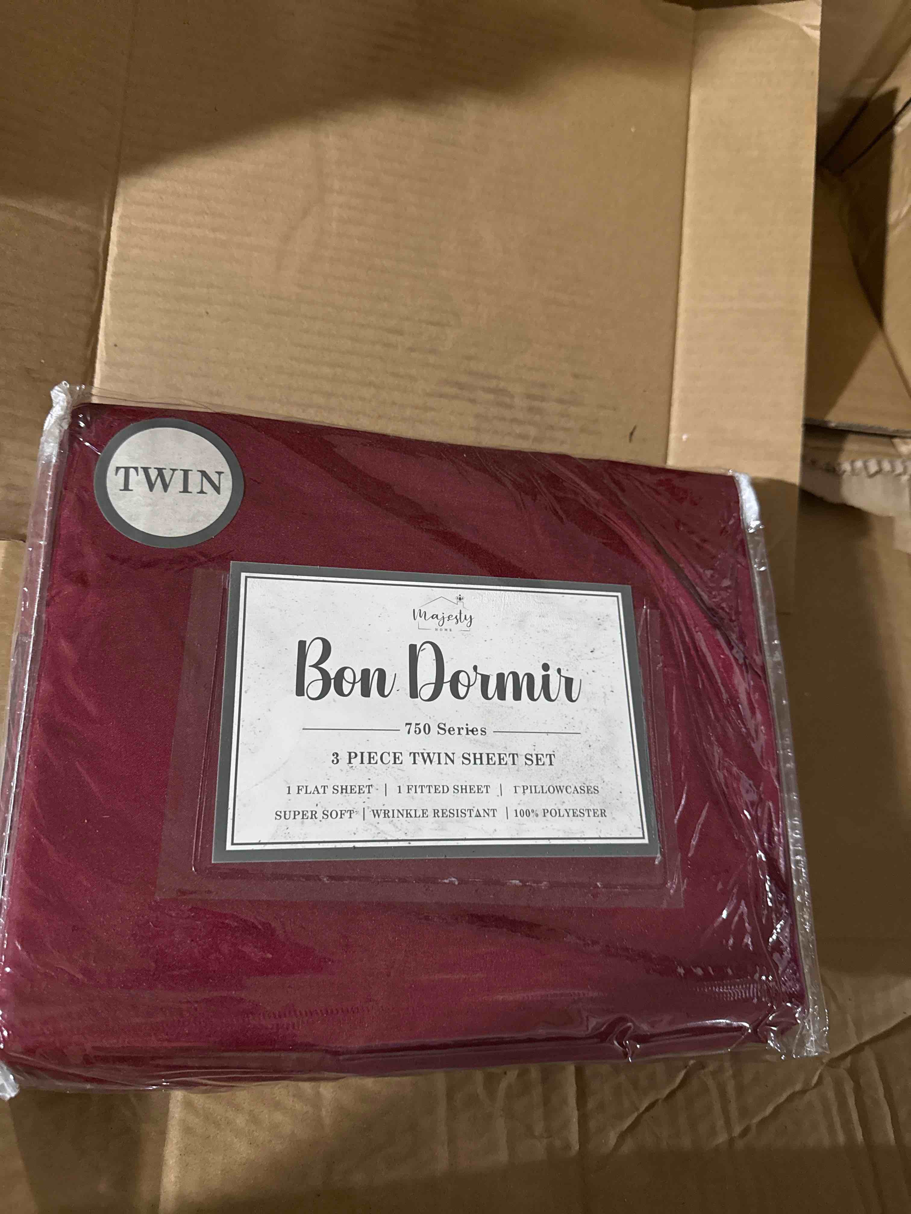 Condition photo showing New/Like New for bon dormir 750 series three-piece sheet set- twin