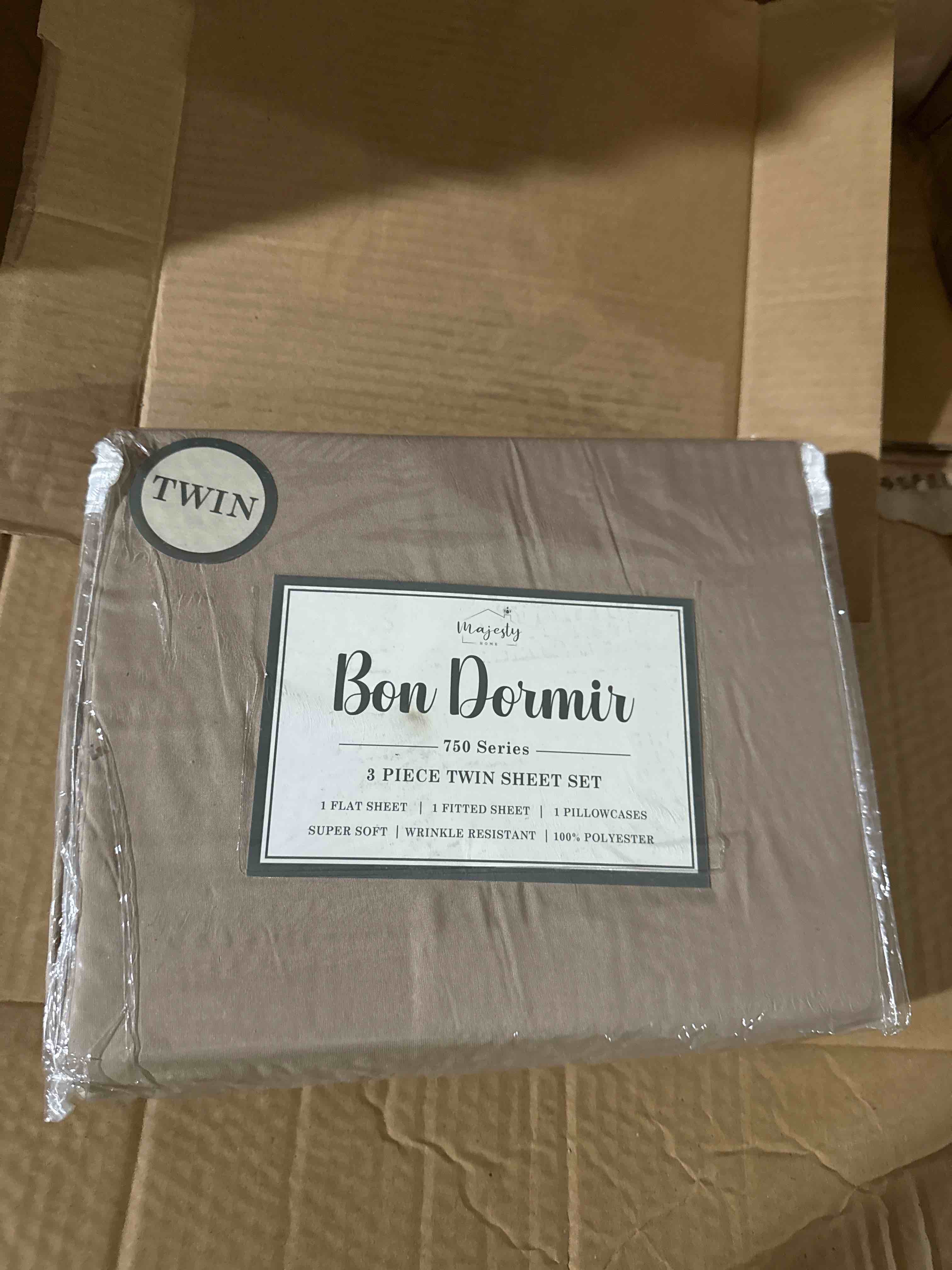 Condition photo showing New/Like New for bon dormir 750 series three-piece sheet set- twin 