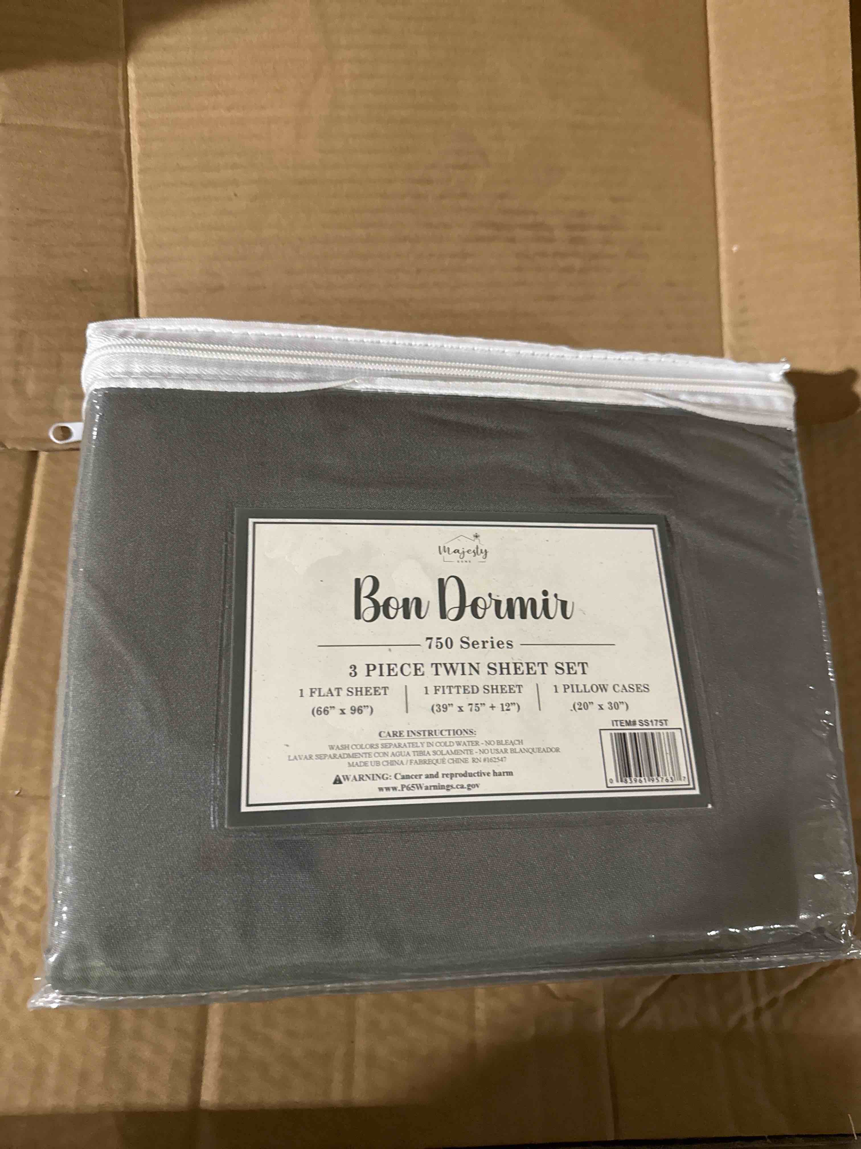 Condition photo showing New/Like New for bon dormir 750 series three-piece sheet set- twin 