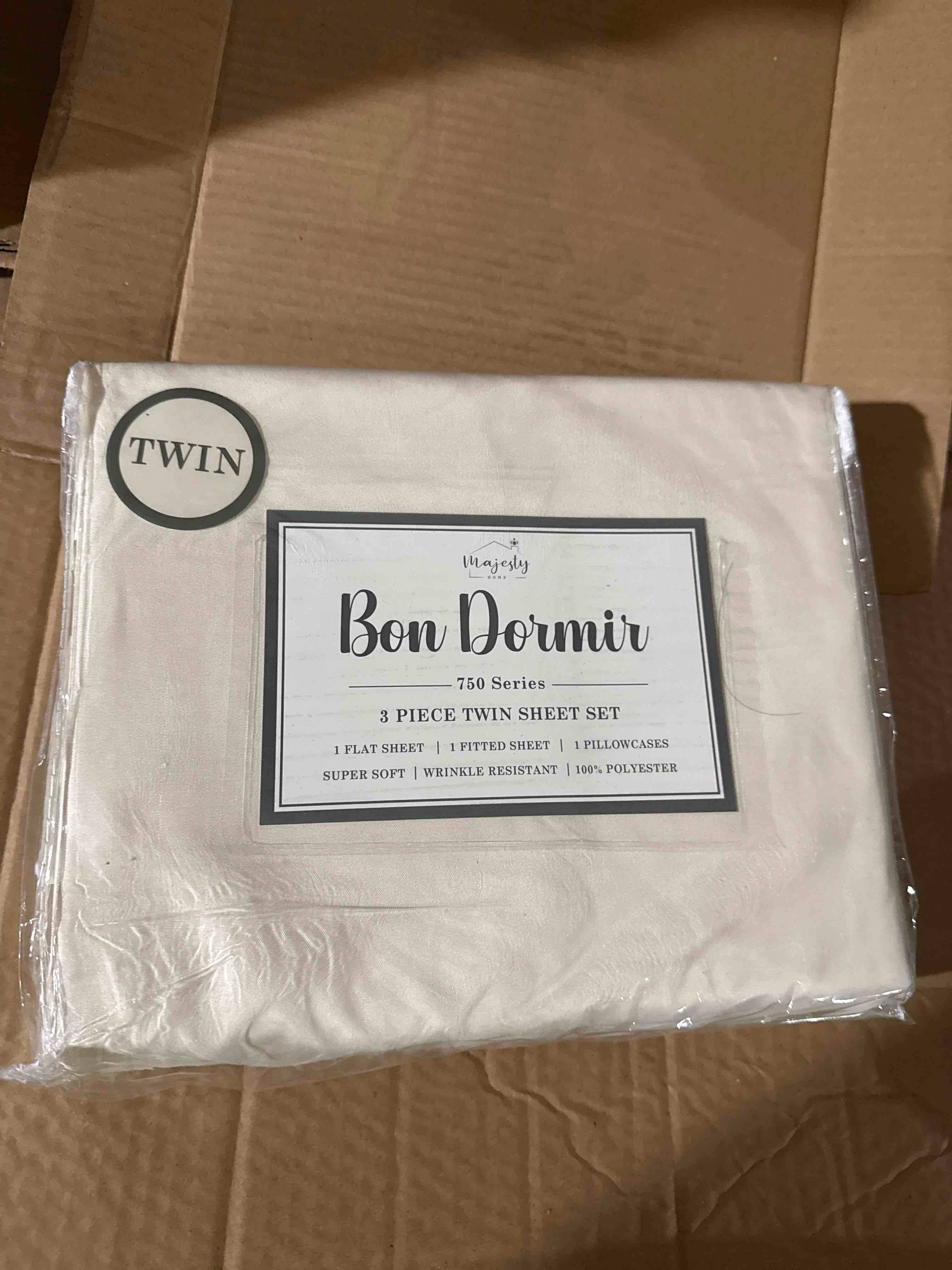 Condition photo showing New/Like New for bon dormir 750 series three-piece sheet set- twin