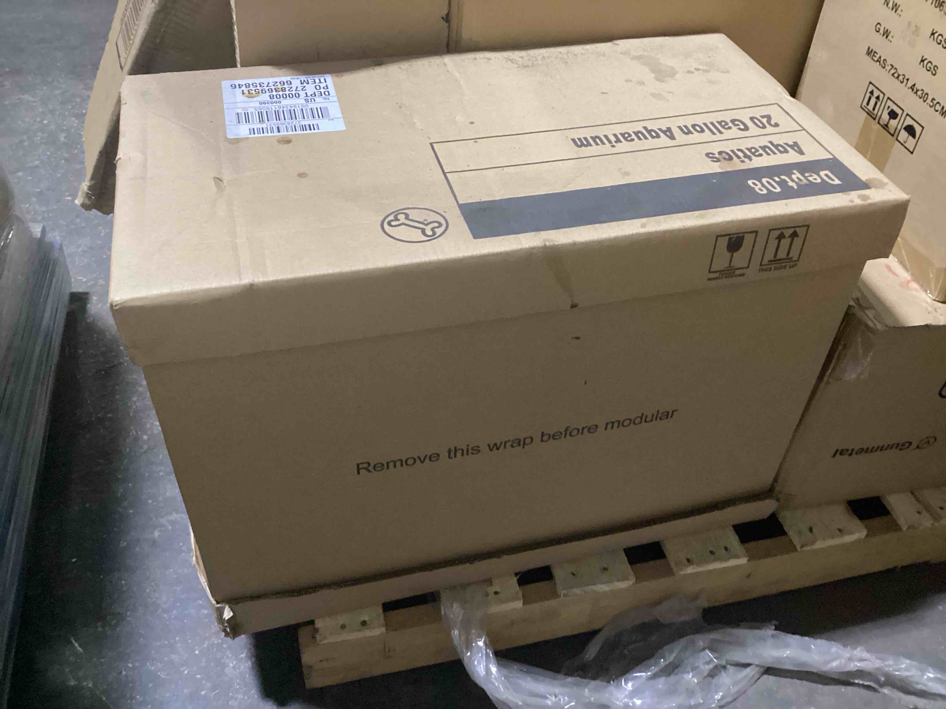 Condition photo showing New/Like New for aquatics 20 gallon aquarium 