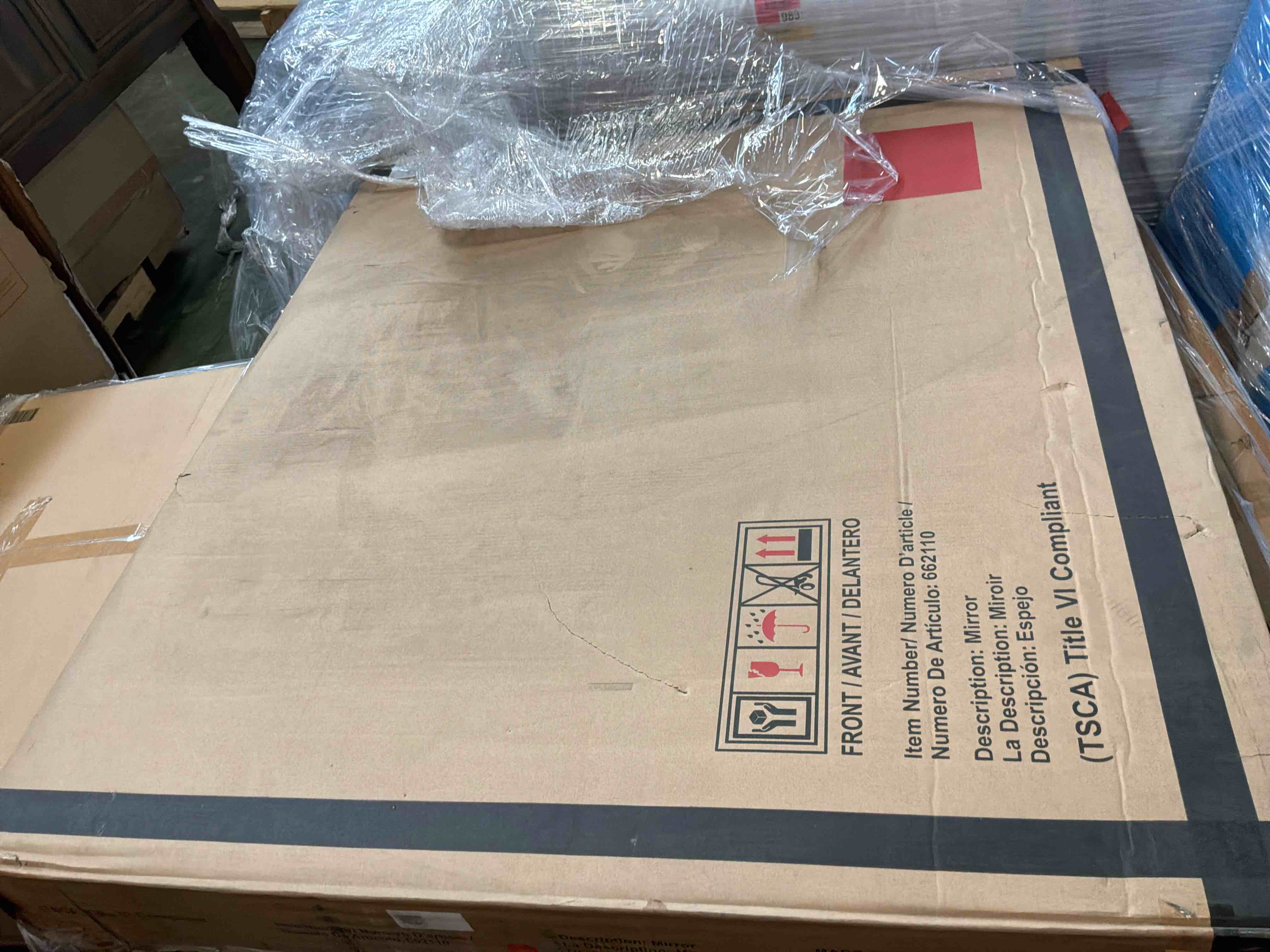 Condition photo showing Good Condition for pulaski furniture san mateo mirror