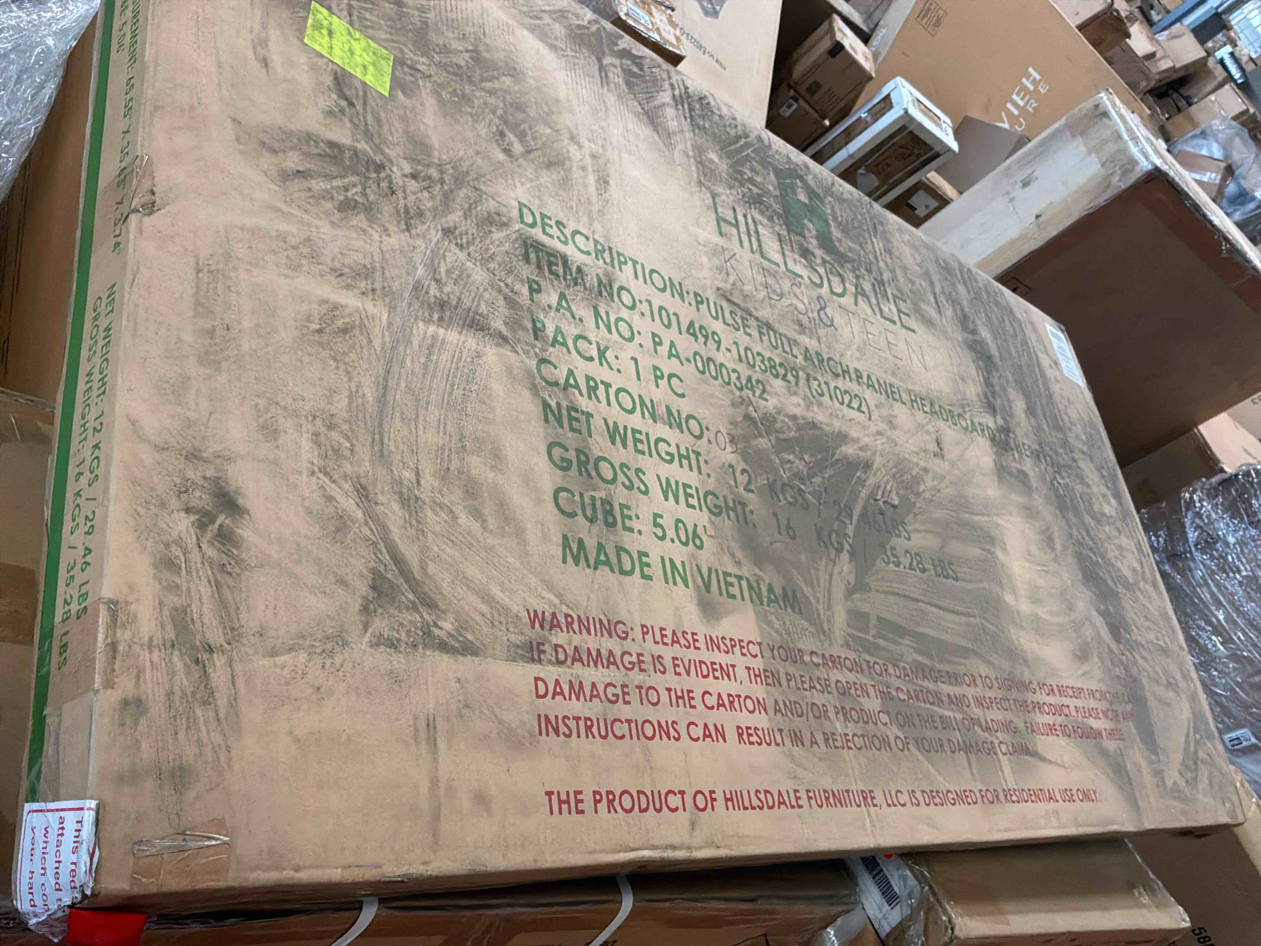 Condition photo showing Good Condition for amish fern arched headboard