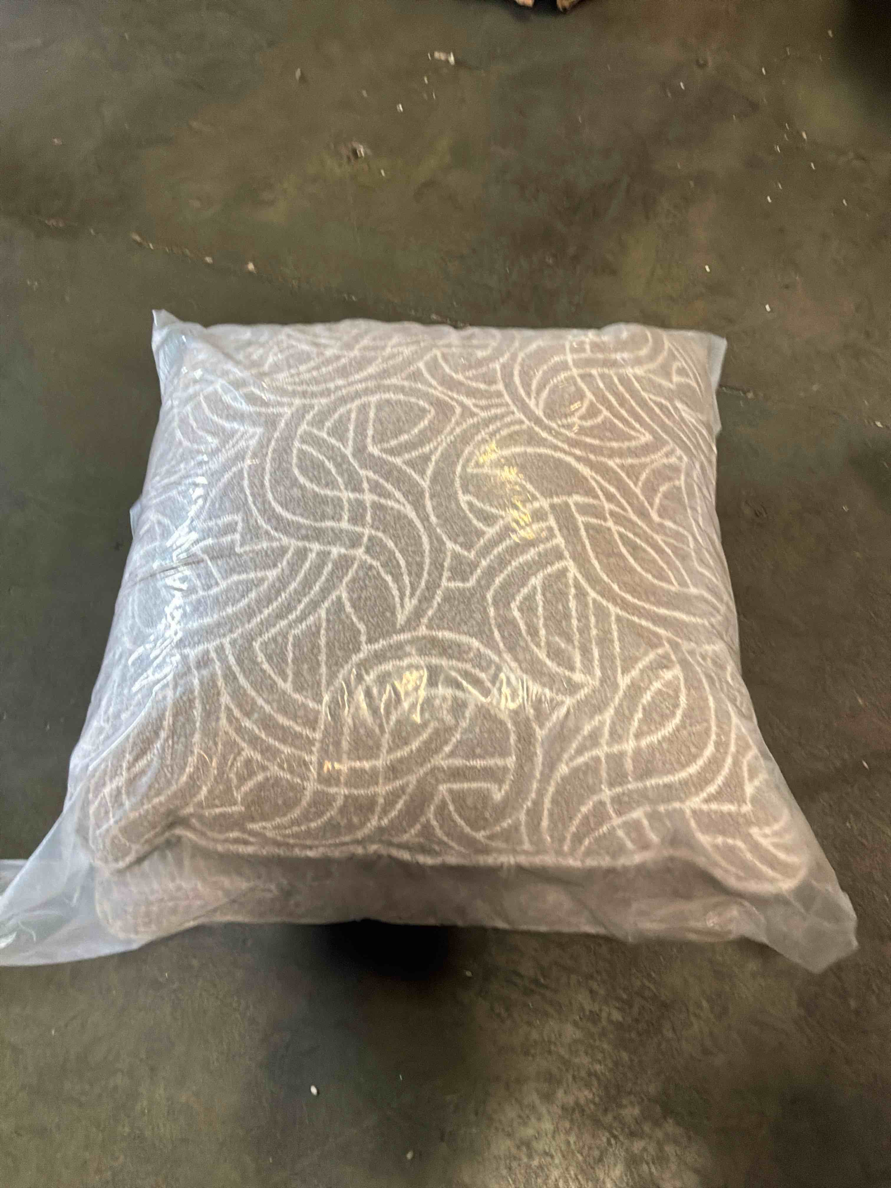 Condition photo showing Good Condition for set of 2 decorative cushion grey