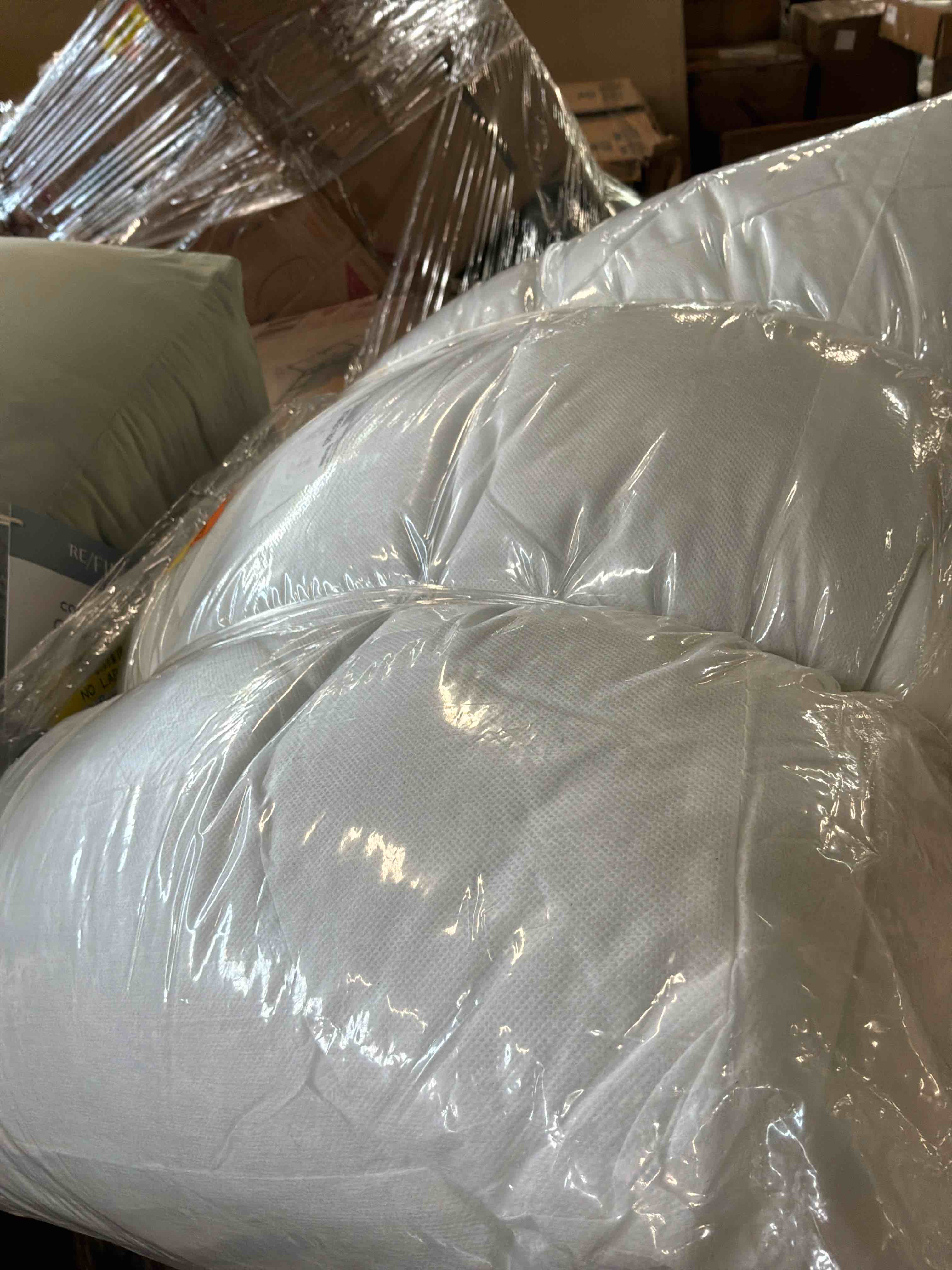 Condition photo showing Good Condition for set of 2 white padded cushion