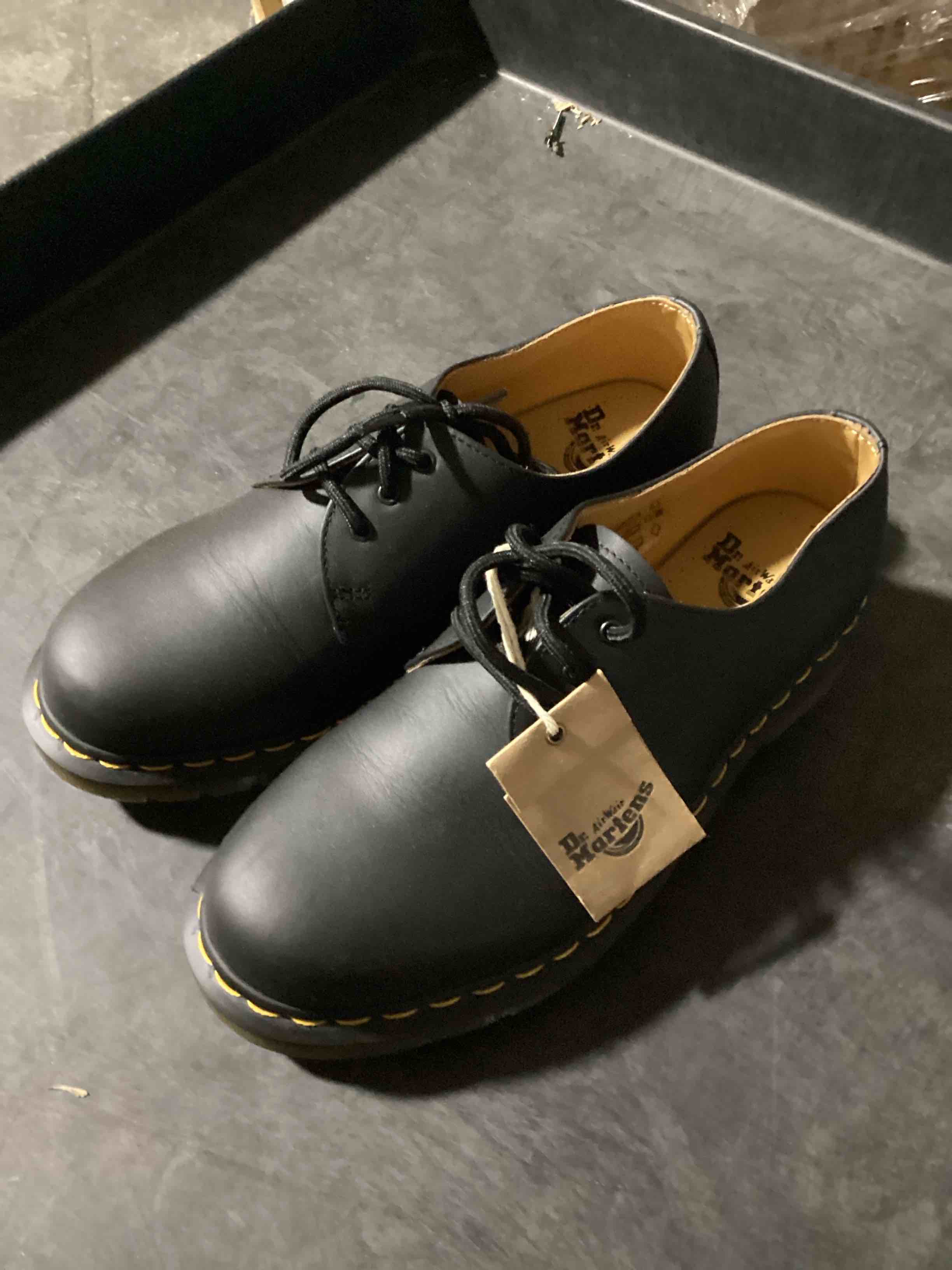 Condition photo showing New/Like New for size 8 mens dr. martens 1461 black smooth leather oxford shoes 