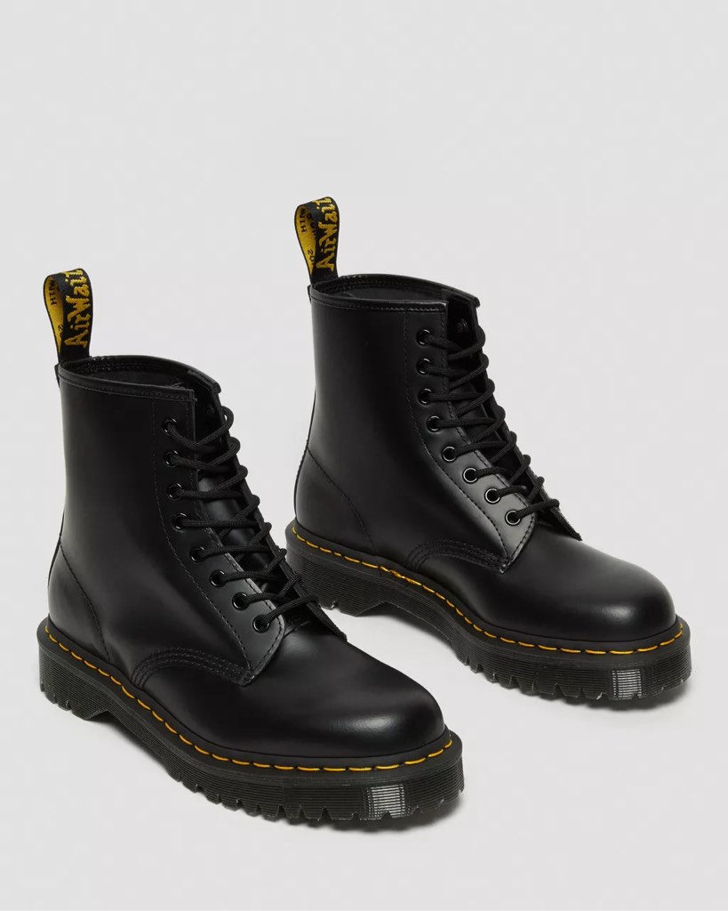 size 8 men’s/9 woman’s dr. martens 1460 bex black smooth leather lace up boots 25345001