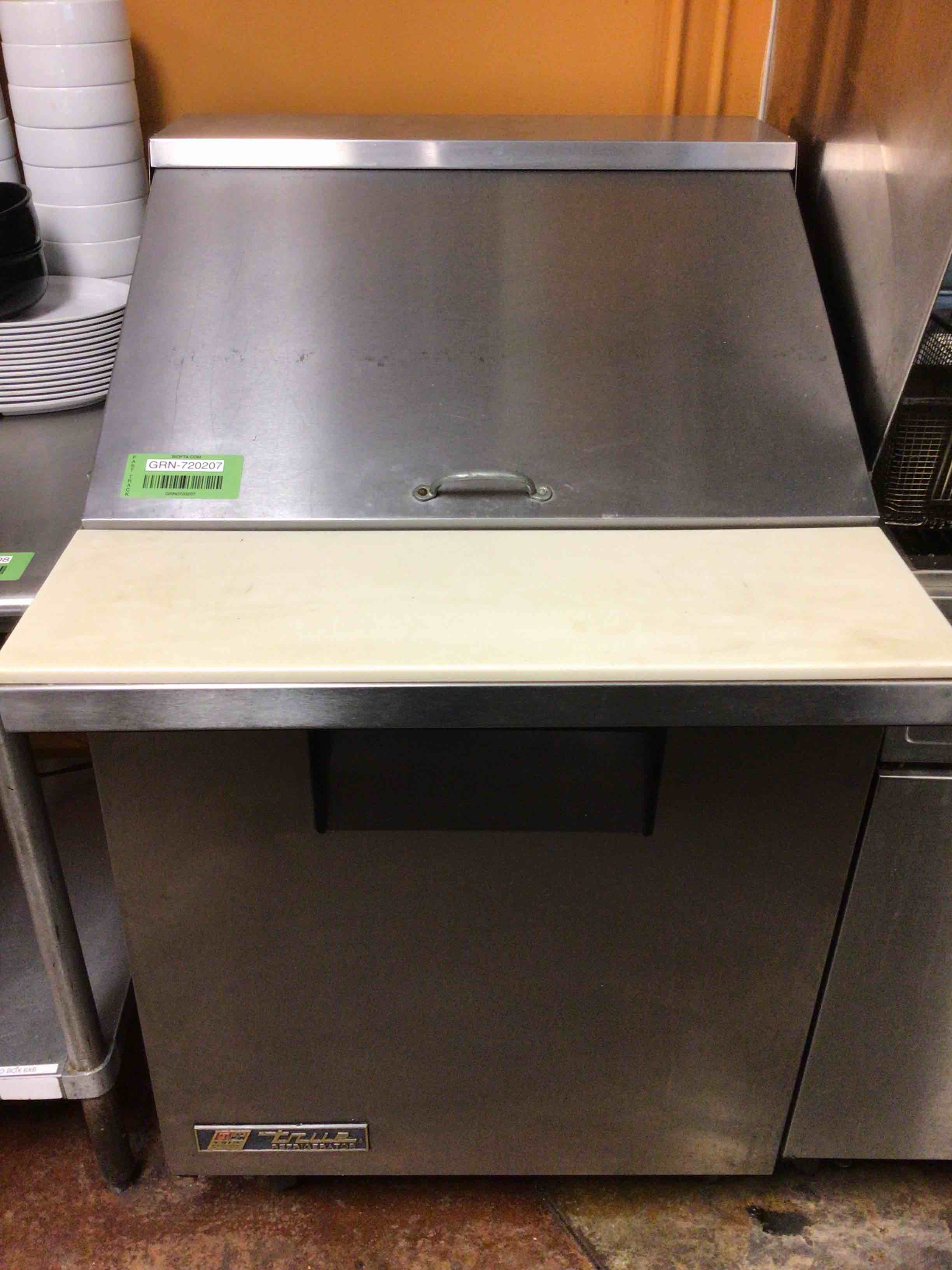 True TSSU-27-12M 27” Mega-Top Sandwich/Salad Prep Table