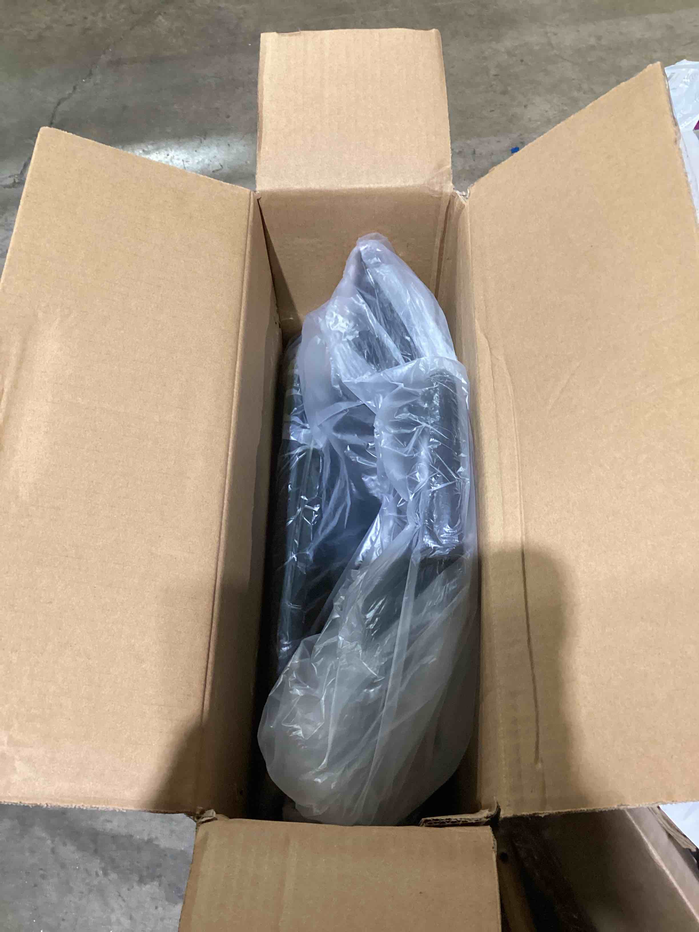 https://s3.amazonaws.com/lotting-images-prod/bidfta/GRN2983089_1750796701548.jpeg