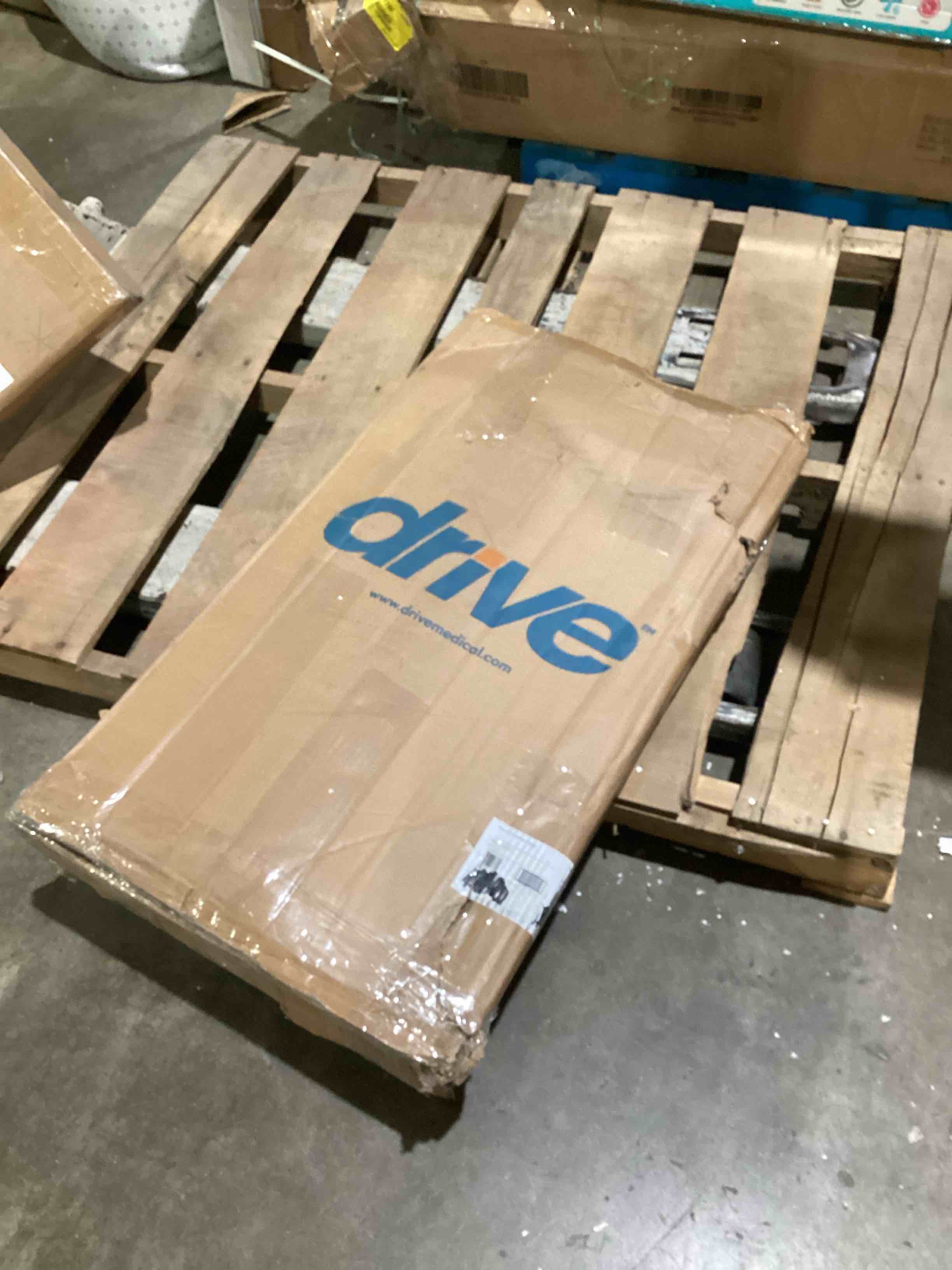 https://s3.amazonaws.com/lotting-images-prod/bidfta/GRN2983226_1751577853424.jpeg